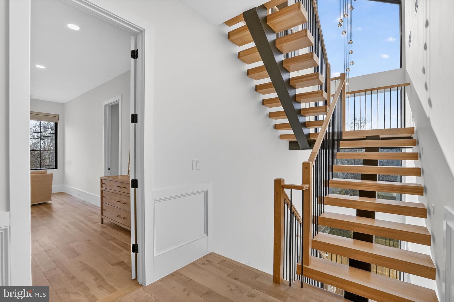 WAVERLY HILLS - Residential