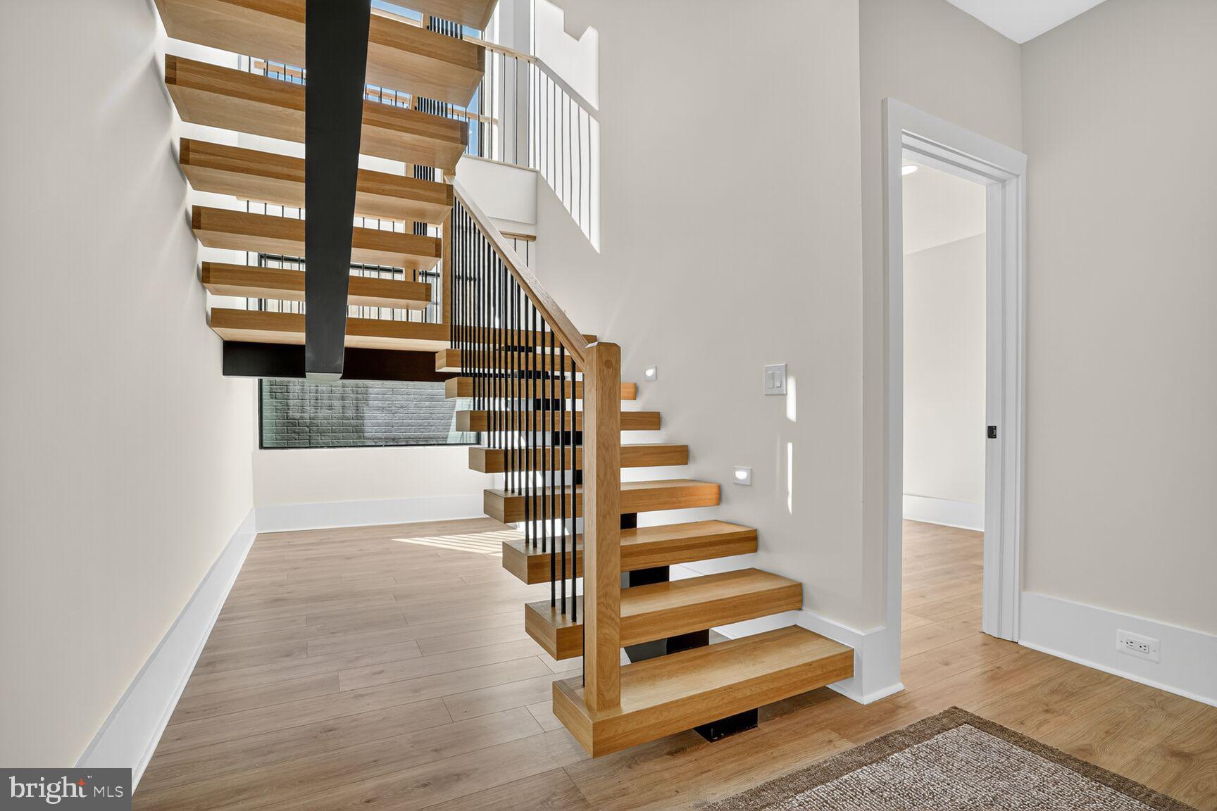 WAVERLY HILLS - Residential