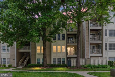 Photo of 12241 Fairfield House Drive #305B, FAIRFAX, VA 22033 (MLS # VAFX2311402)
