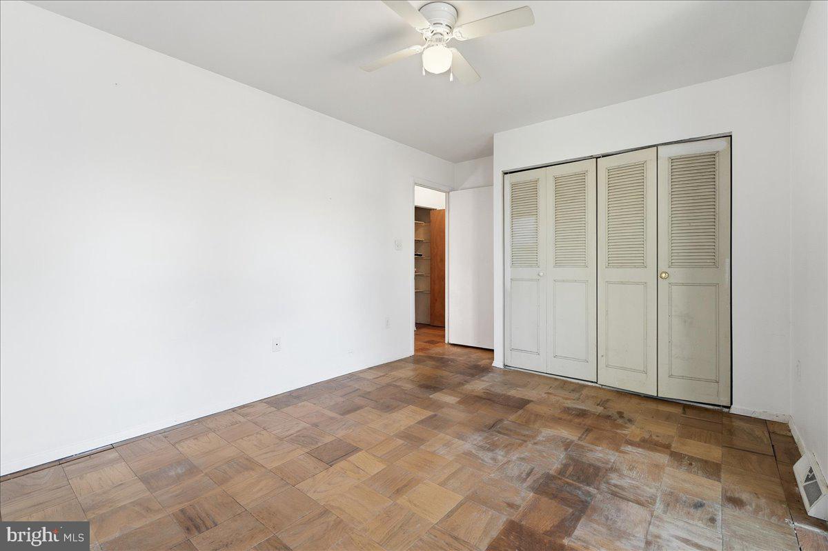 VIRGINIA KNOLLS - Residential