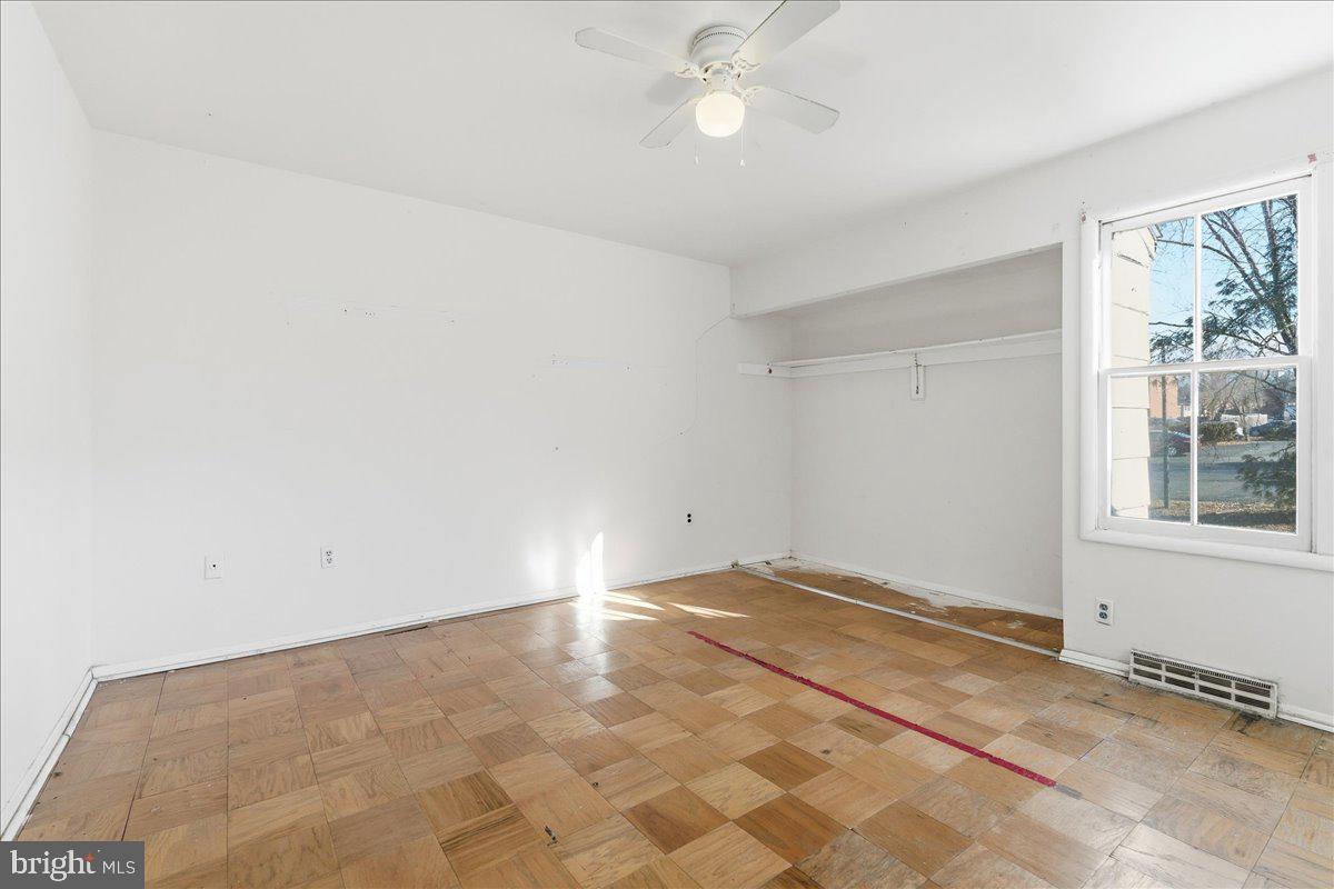 VIRGINIA KNOLLS - Residential