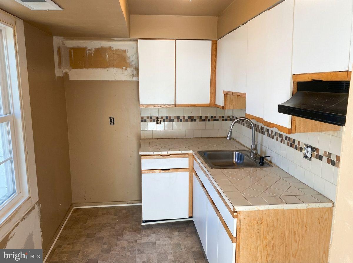 VIRGINIA KNOLLS - Residential