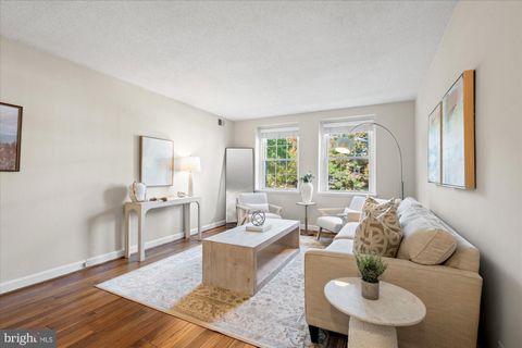 3049 S BUCHANAN STREET B2 ARLINGTON VA 22206