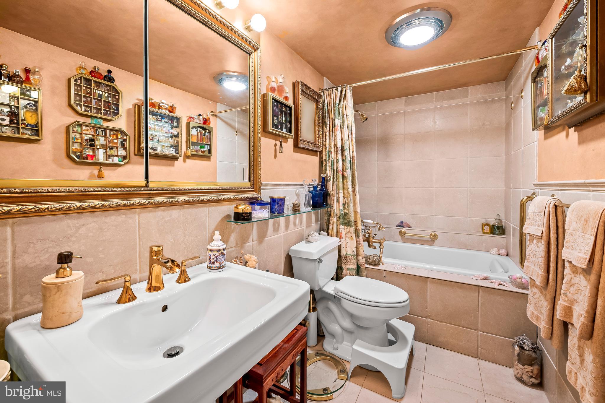 WINTHROP HOUSE - Residential