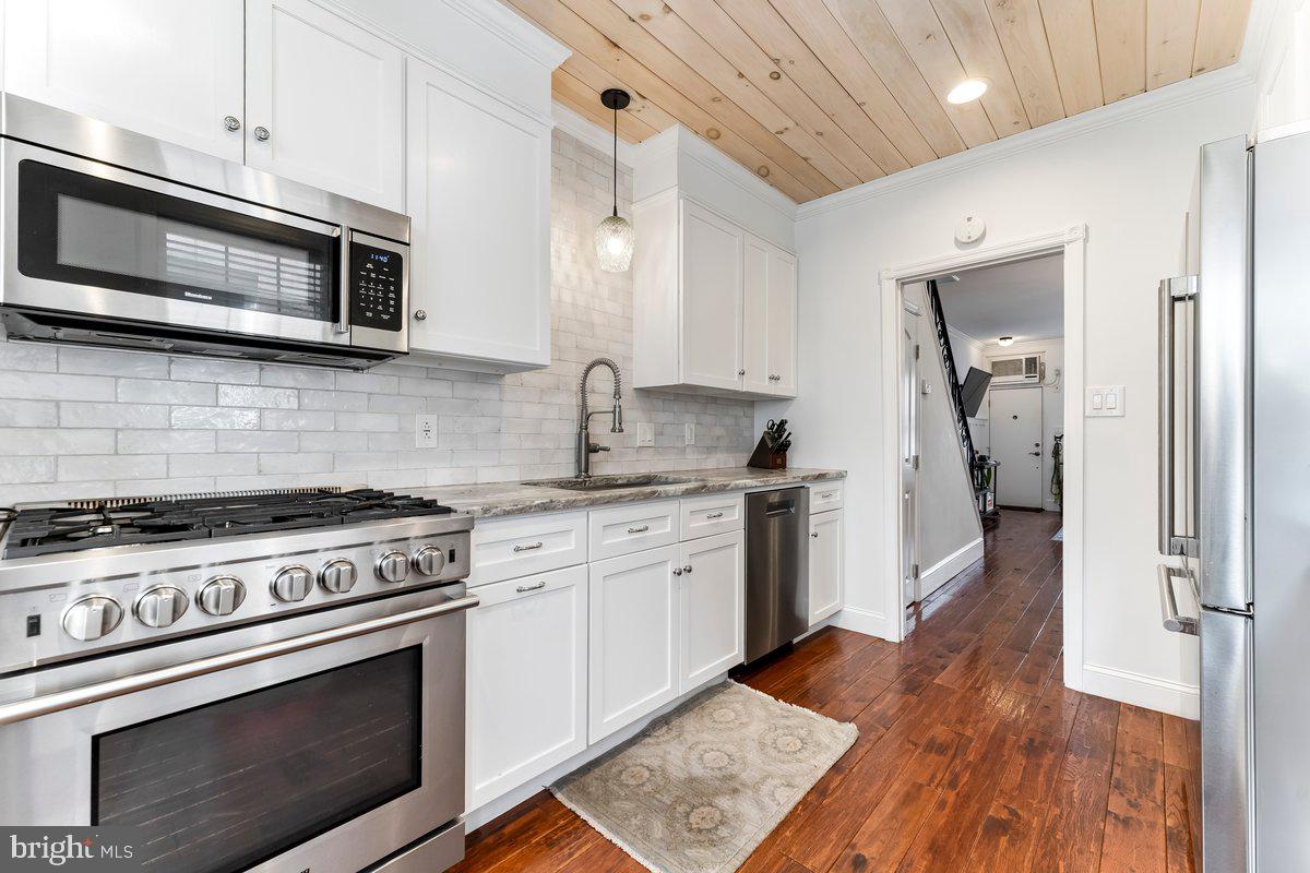 GIRARD ESTATES - Residential