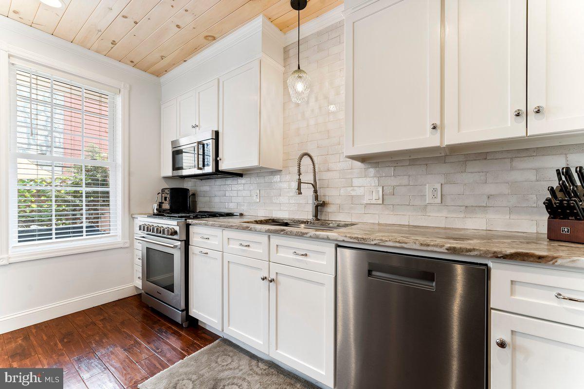 GIRARD ESTATES - Residential