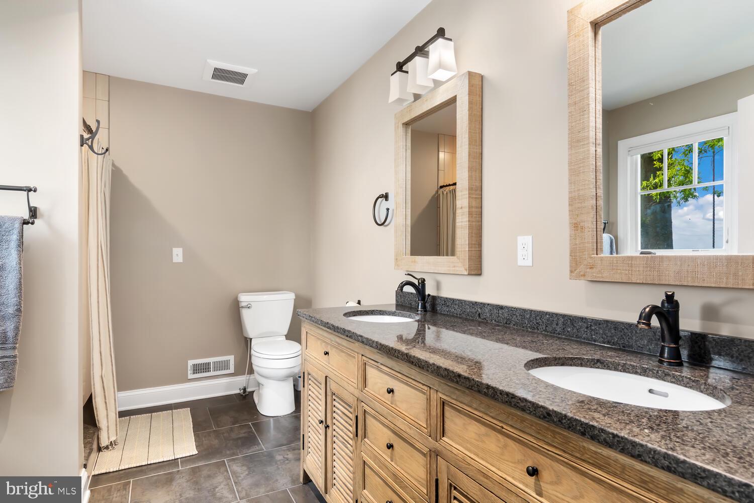 ALGONQUIN - Residential