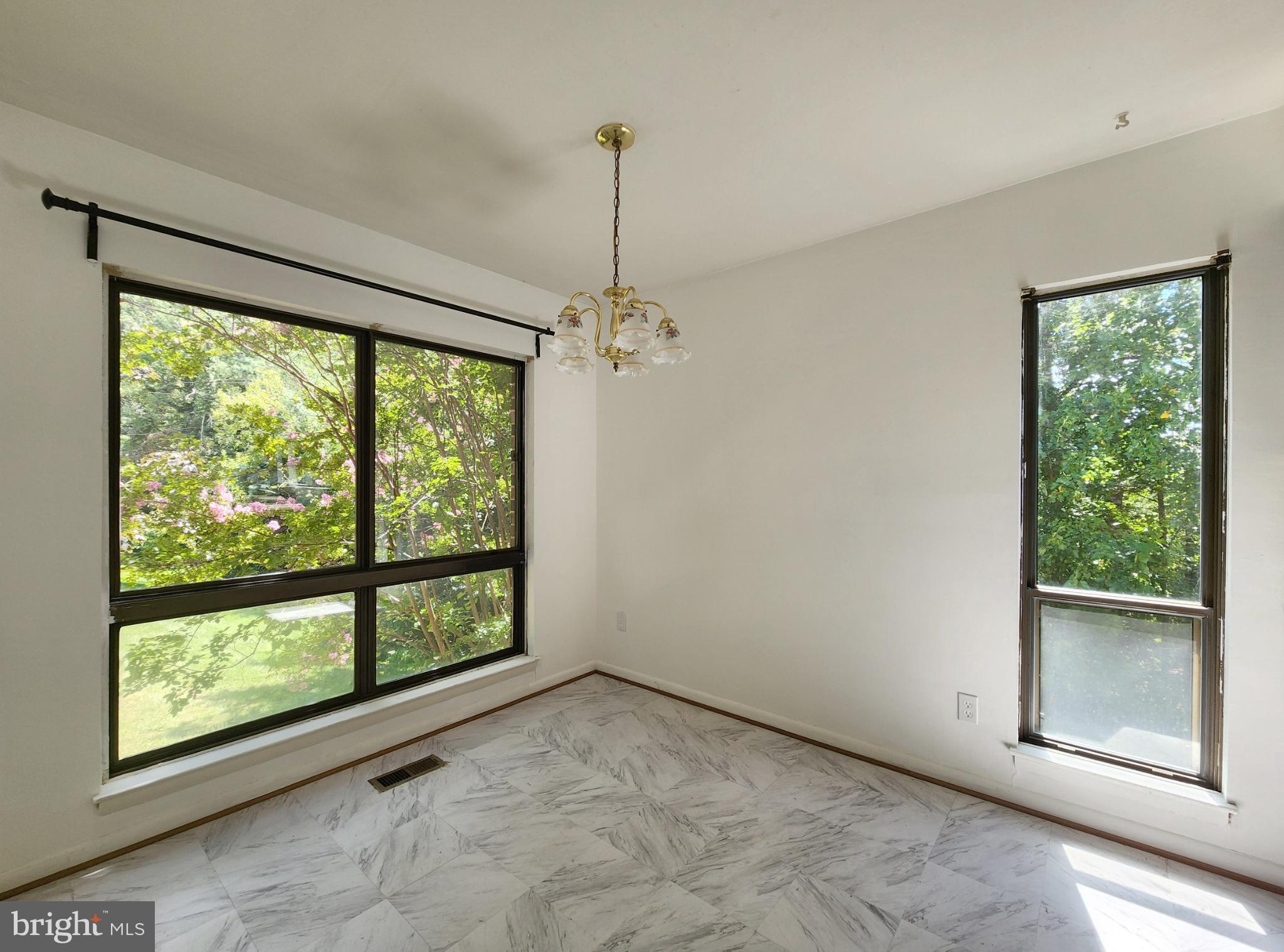 GLEN ORA - Residential