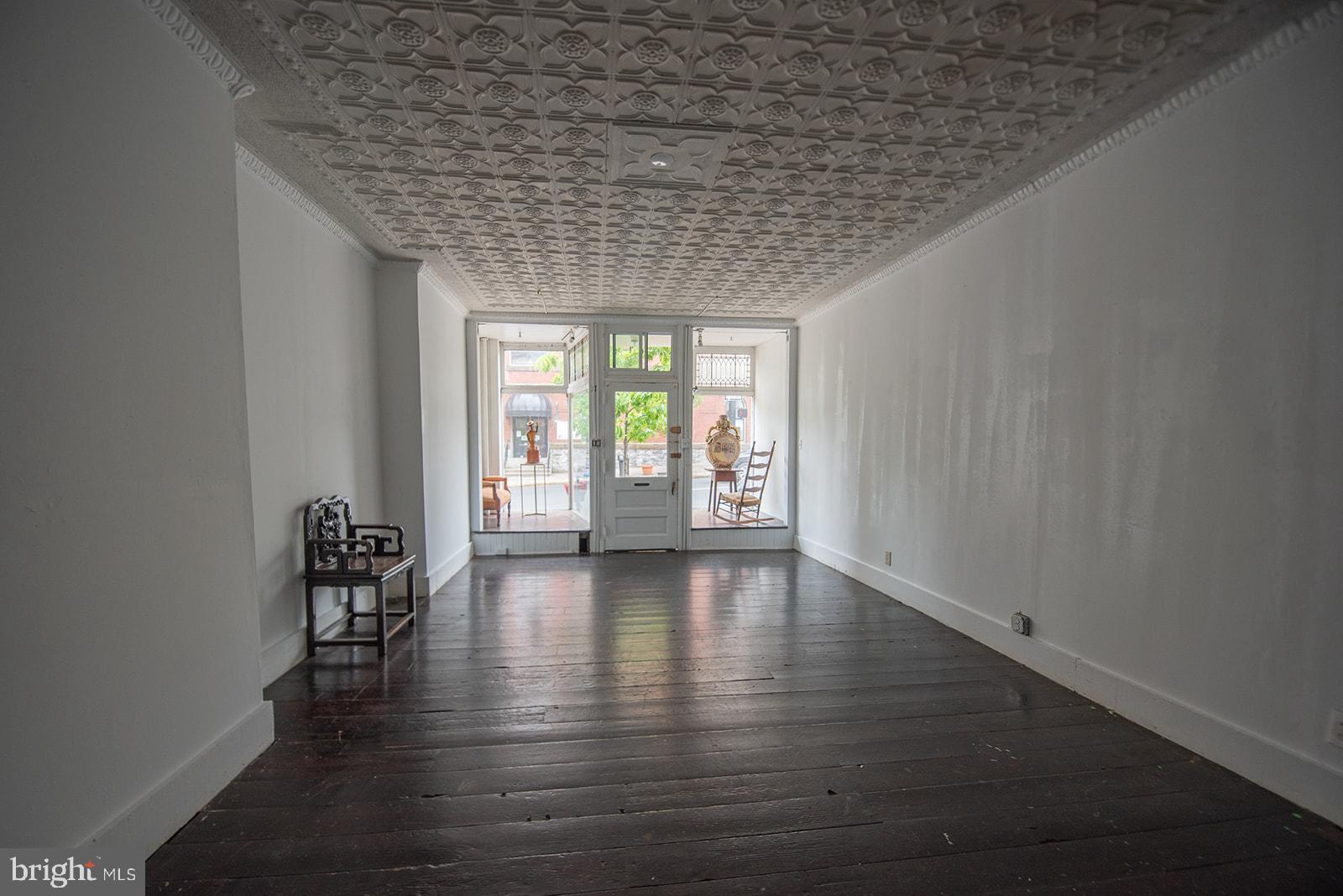 257 W KING STREET