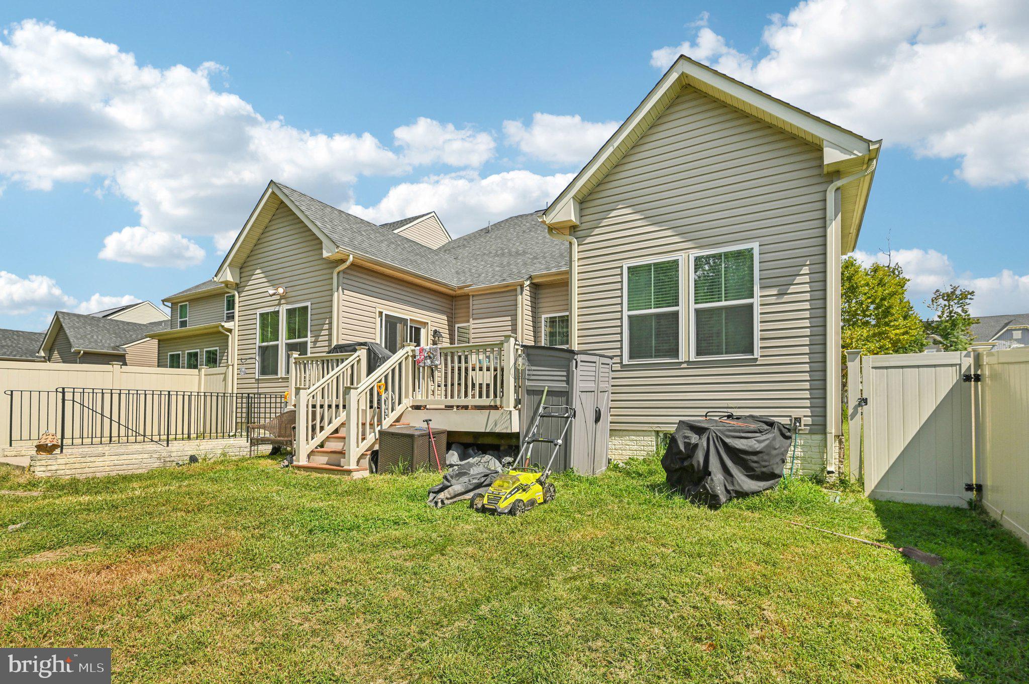 CREEKSIDE VILLAGE AT TANYARD SPRINGS - Residential