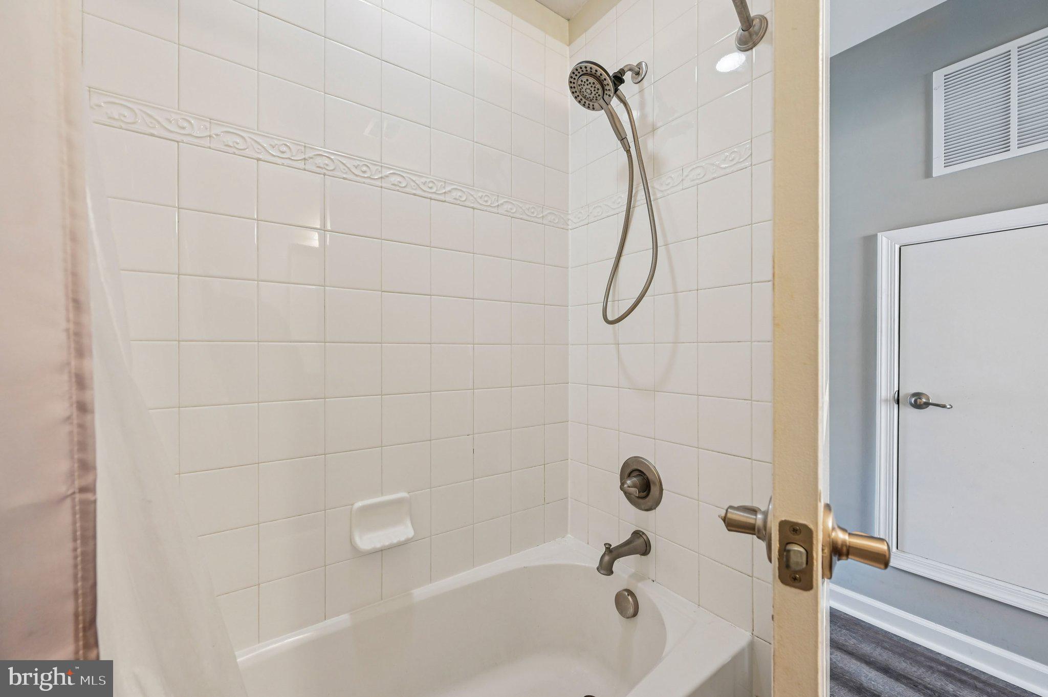 CREEKSIDE VILLAGE AT TANYARD SPRINGS - Residential