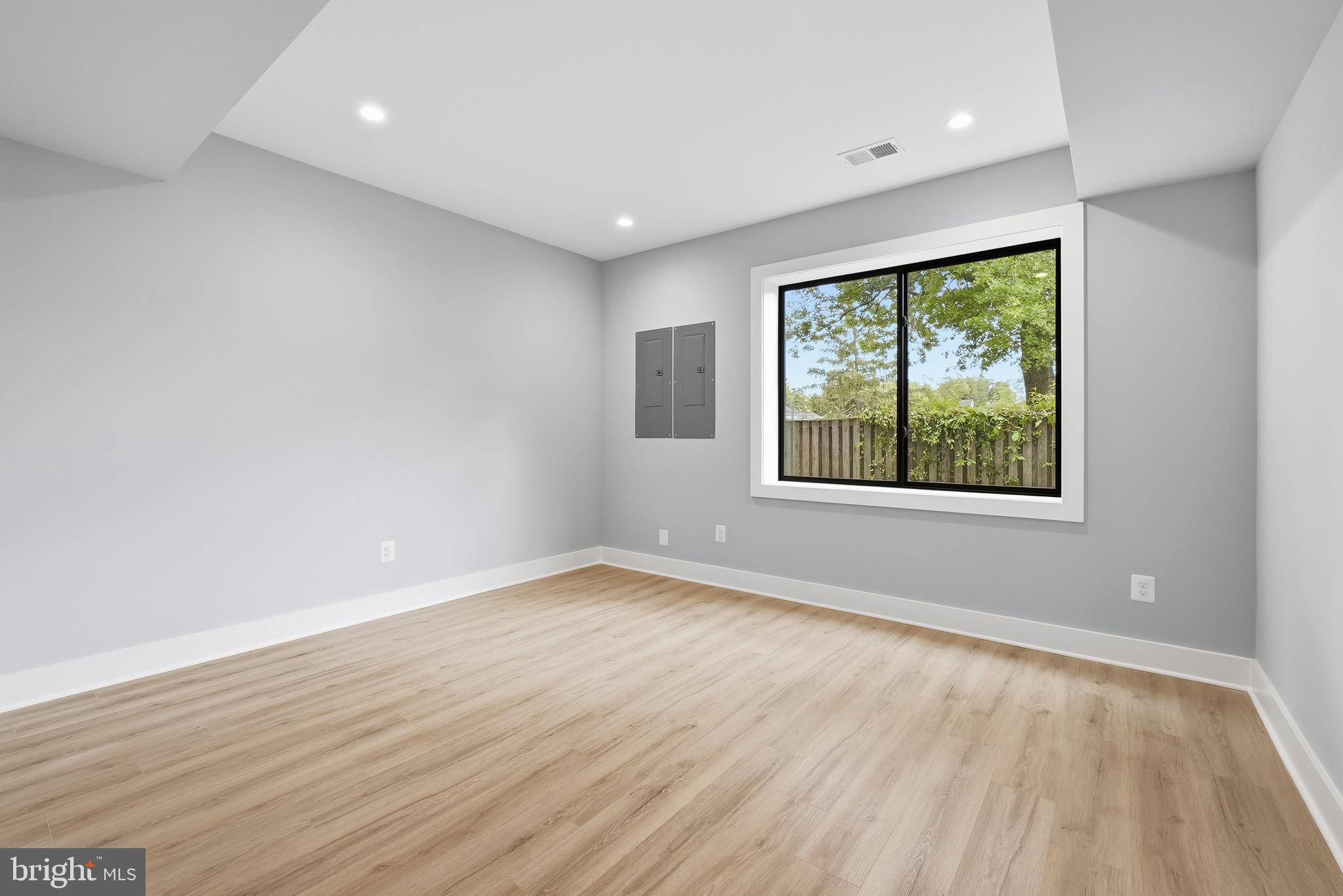 GRASS RIDGE - Residential