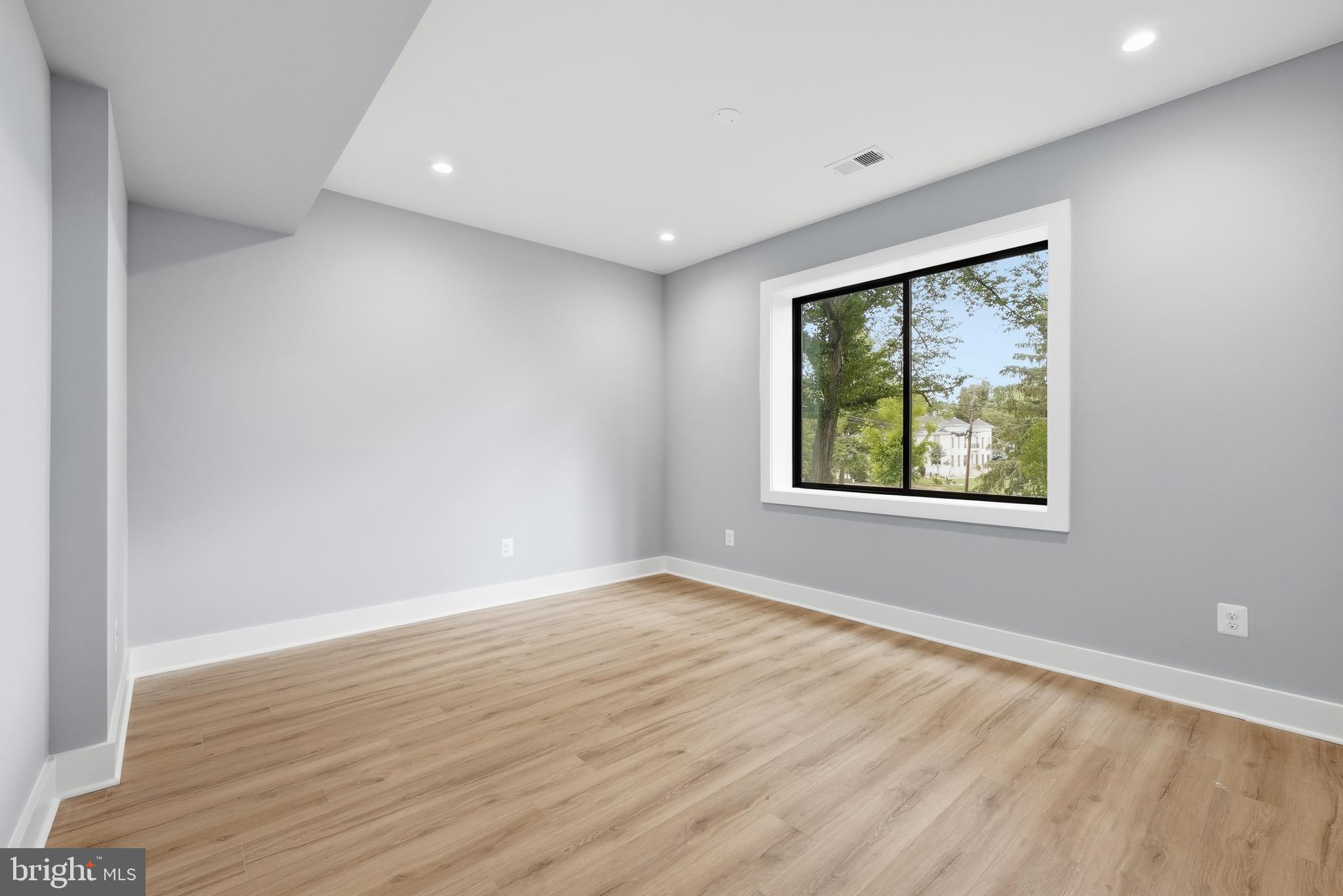 GRASS RIDGE - Residential