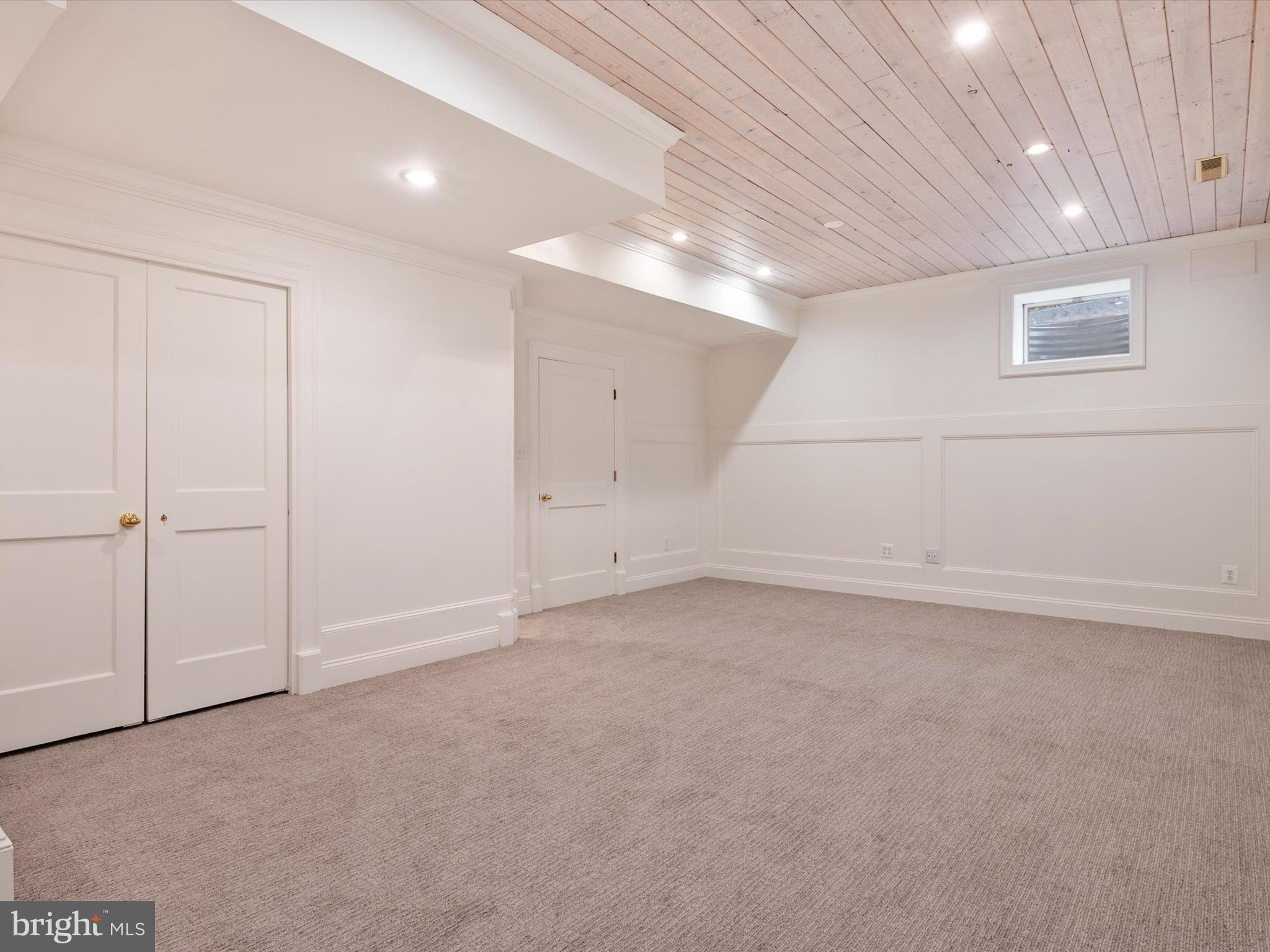 SOUTH RIVER COLONY - Residential