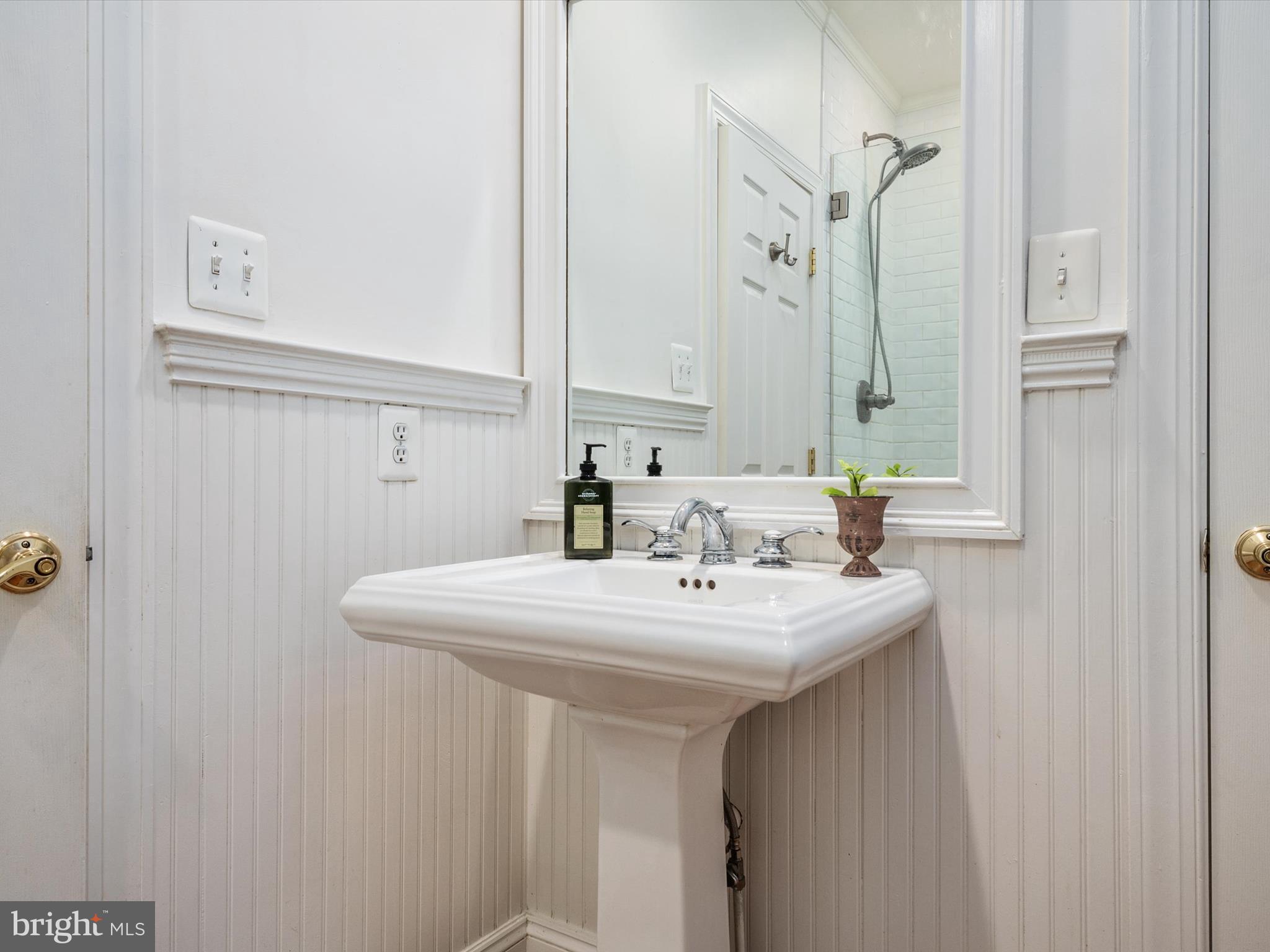 SOUTH RIVER COLONY - Residential