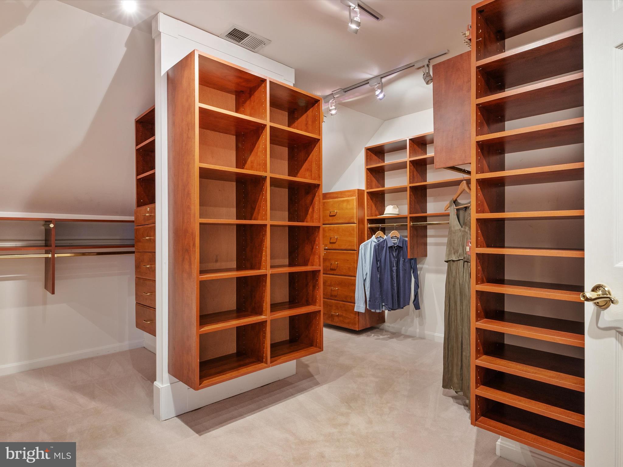 SOUTH RIVER COLONY - Residential