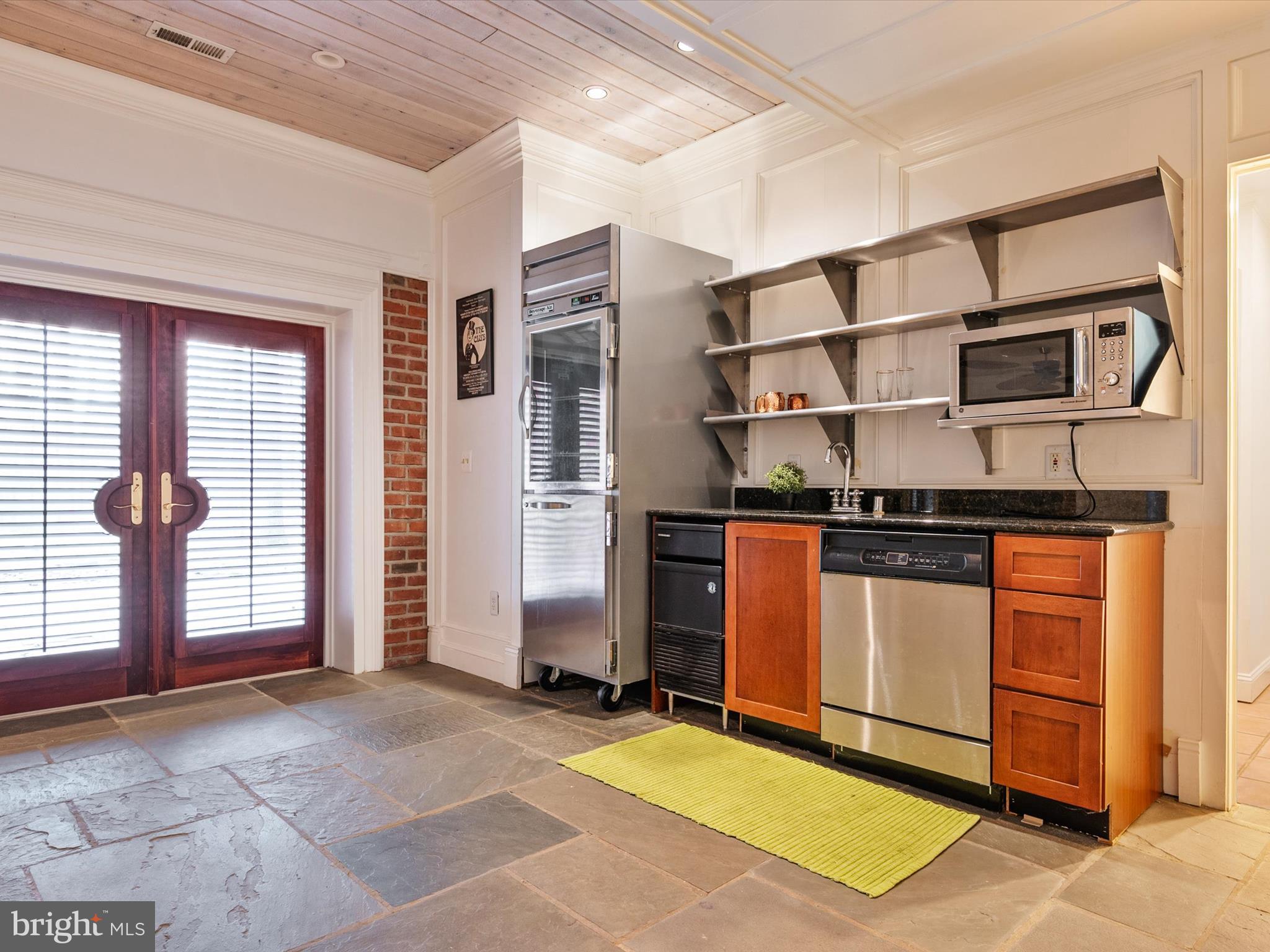 SOUTH RIVER COLONY - Residential