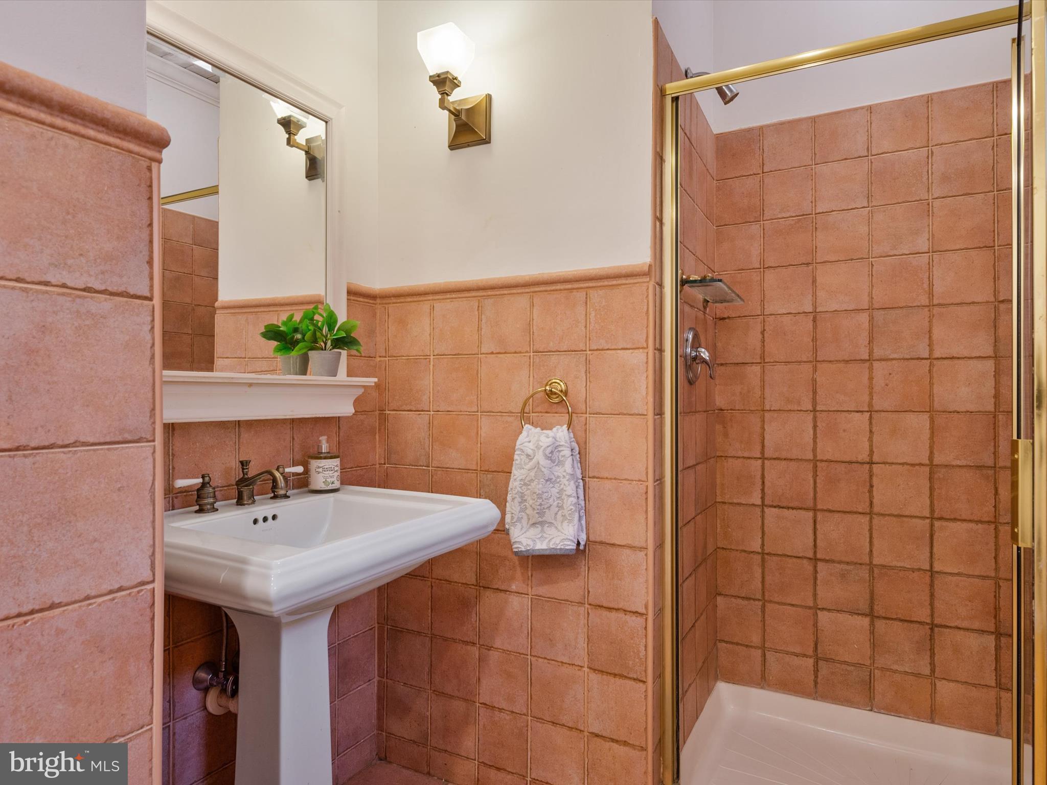 SOUTH RIVER COLONY - Residential