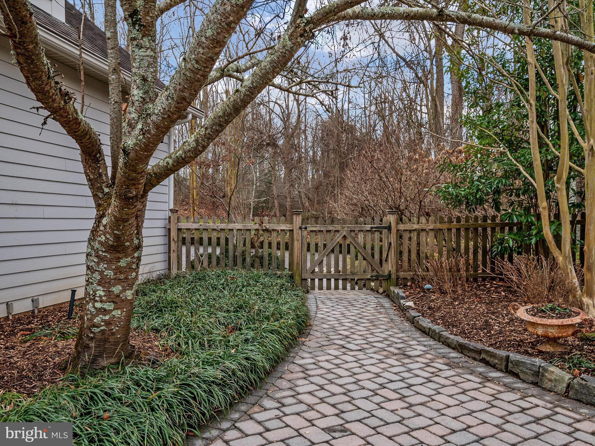 SOUTH RIVER COLONY - Residential