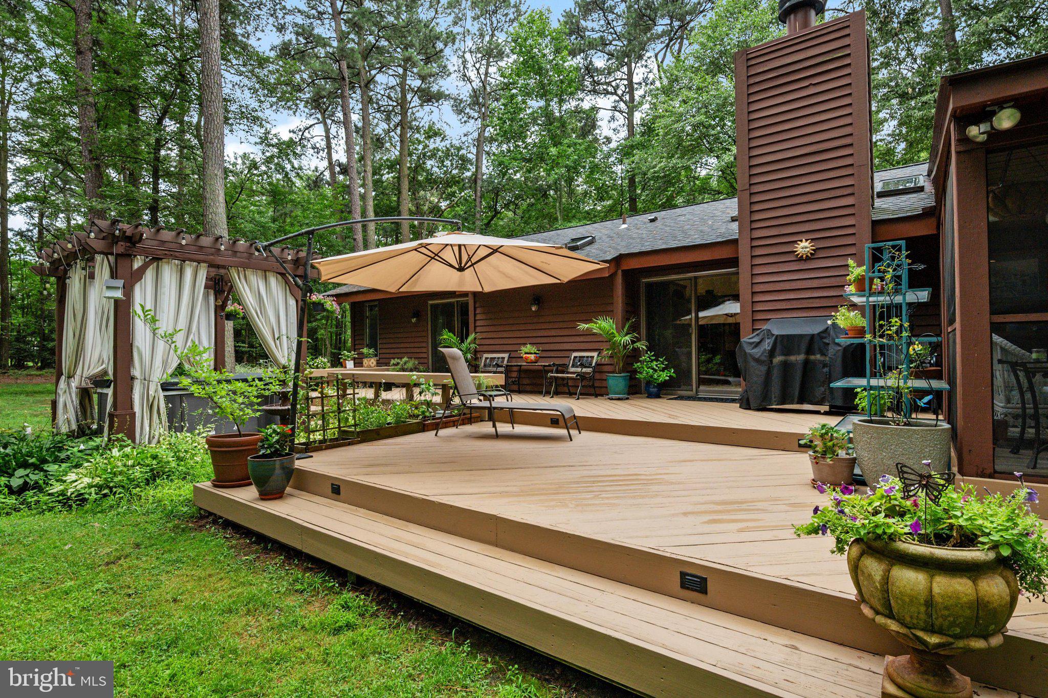 121 EARECKSON LANE