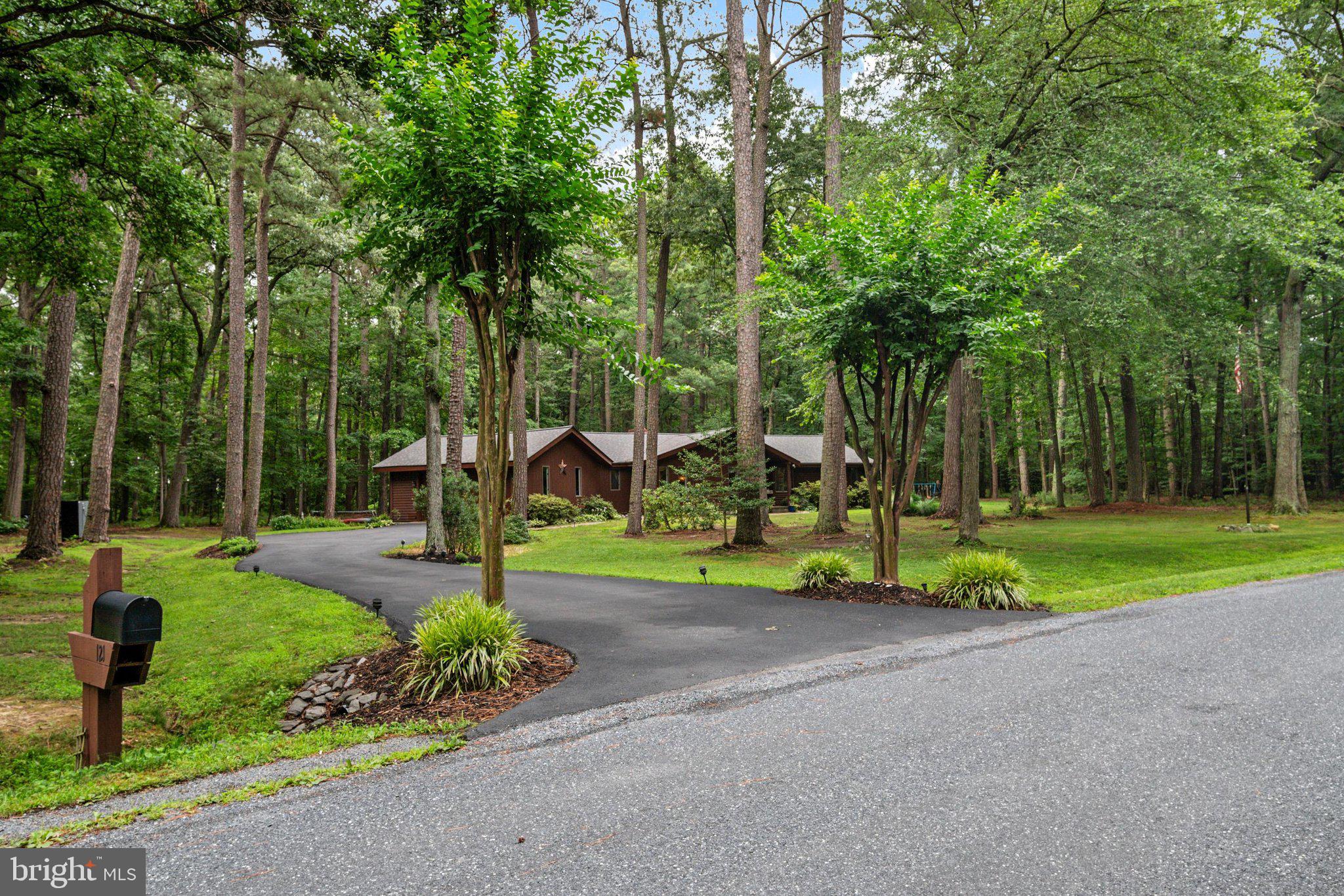 121 EARECKSON LANE