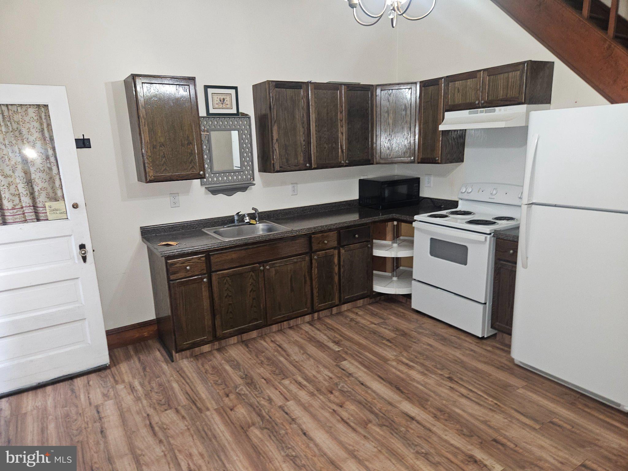 521 E BROAD STREET APT 2