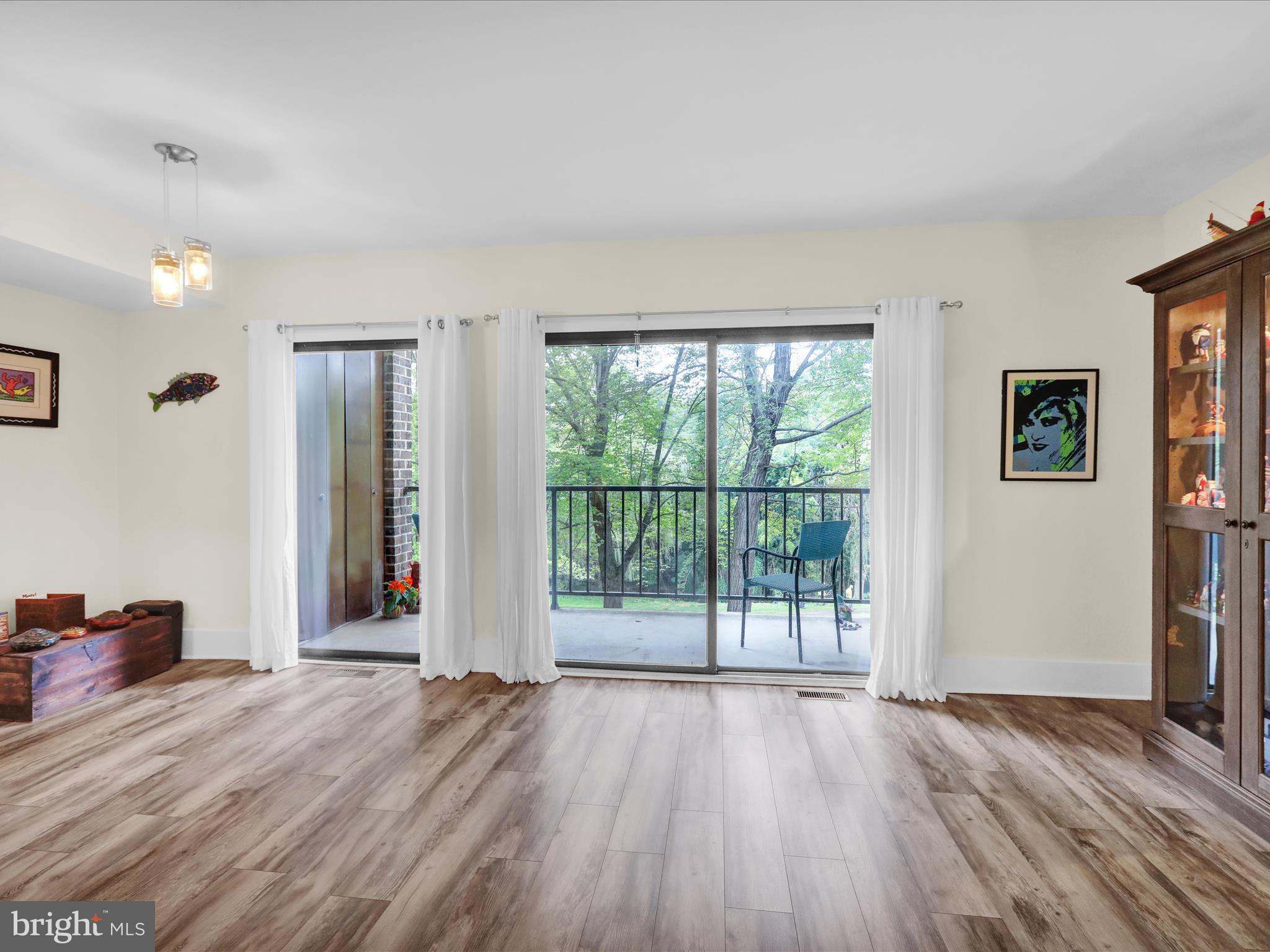 FLYING HILLS - Residential