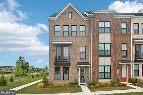 42089 SHINING STAR SQUARE BRAMBLETON VA 20148