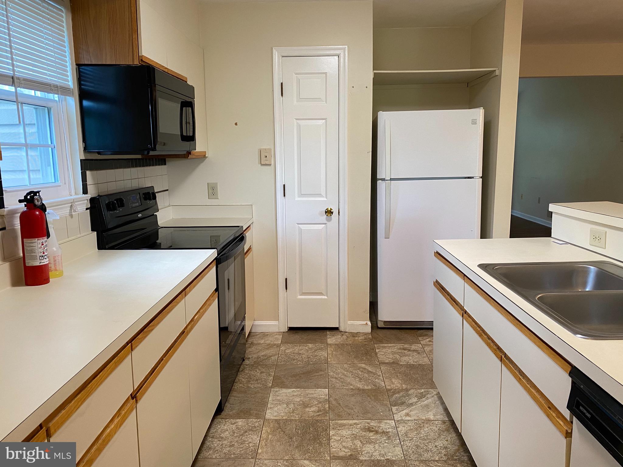 SEVEN OAKS - Residential