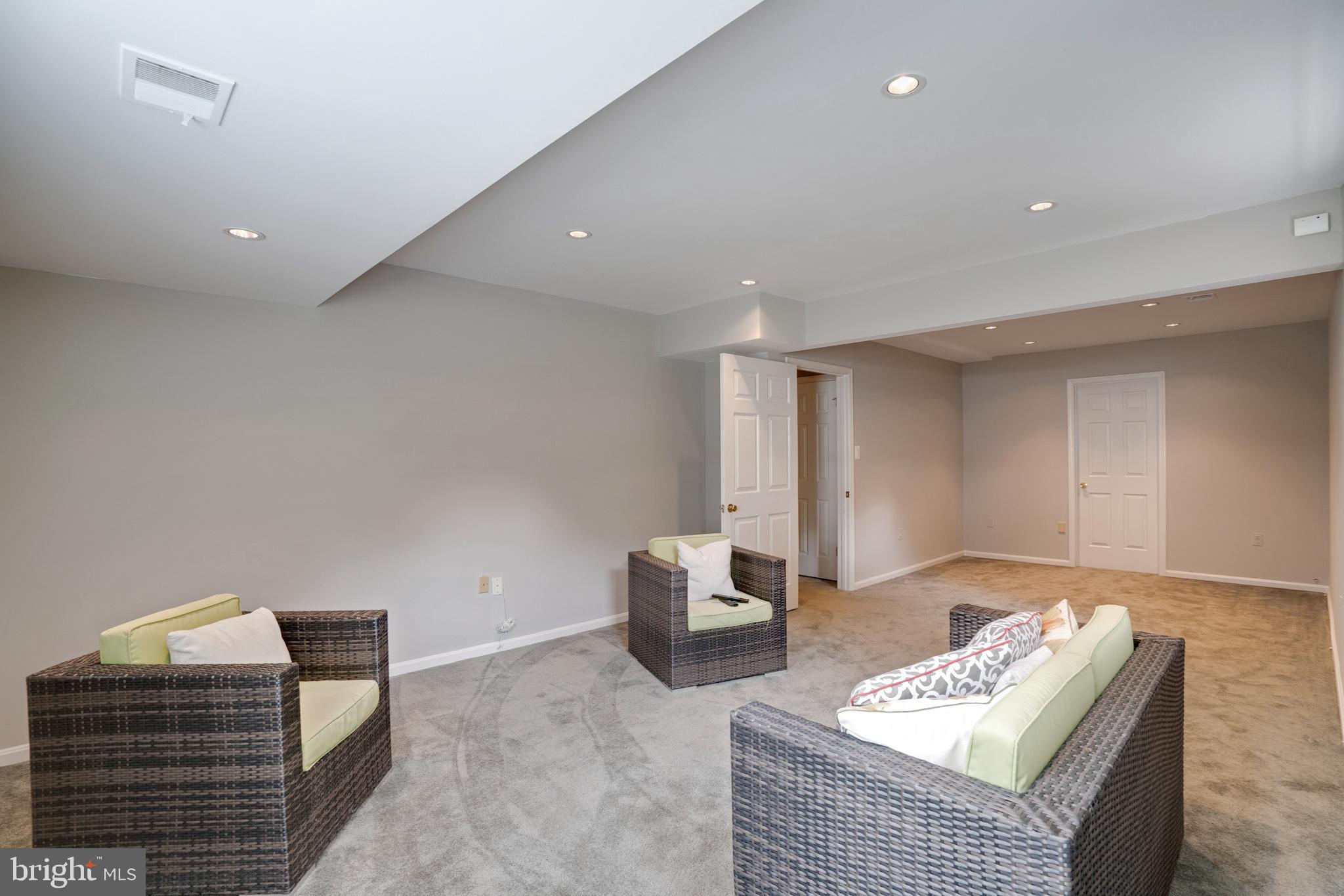 TIMBERLY SOUTH - Residential Lease