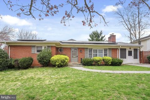Photo of 7513 Whittier Boulevard, Bethesda, MD 20817 (MLS # MDMC2125110)