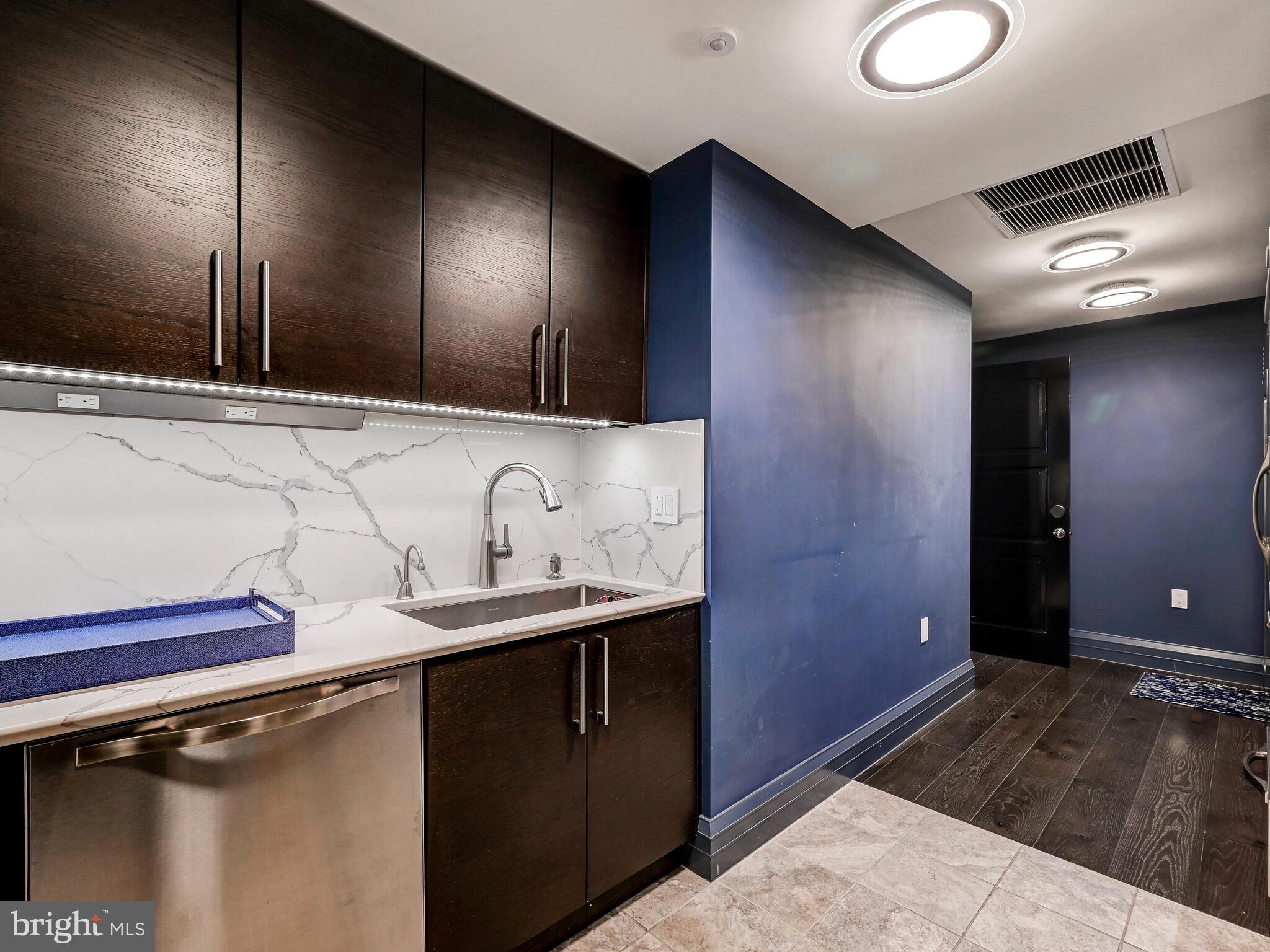 THE RITZ-CARLTON RESIDENCES - Residential