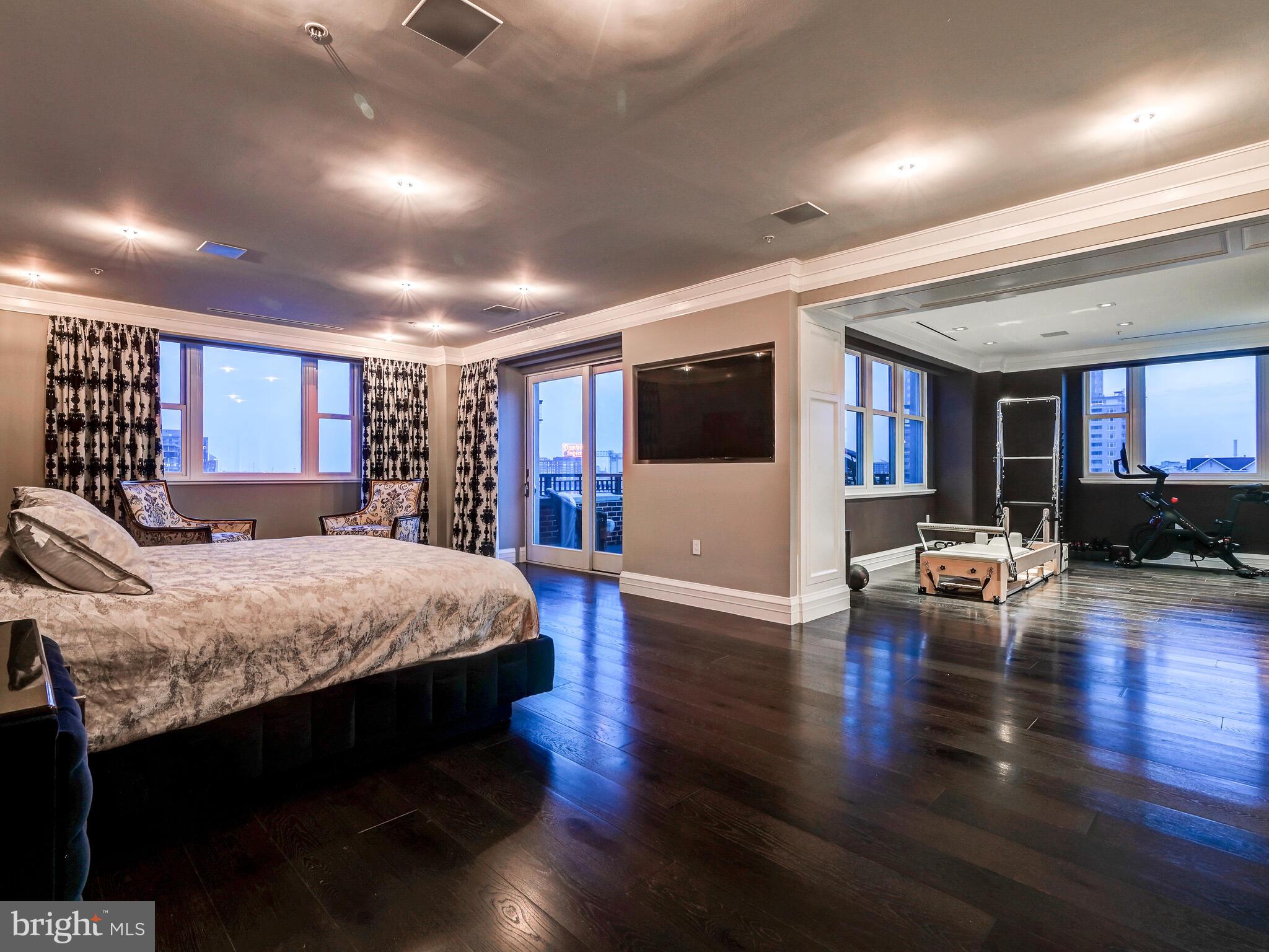 THE RITZ-CARLTON RESIDENCES - Residential