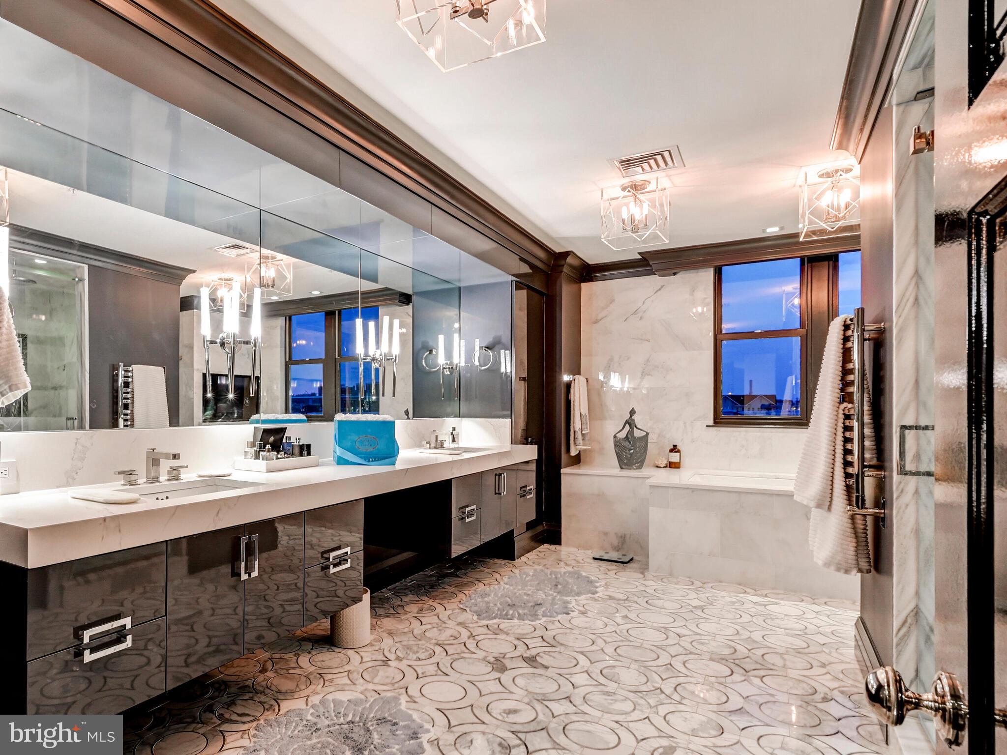 THE RITZ-CARLTON RESIDENCES - Residential