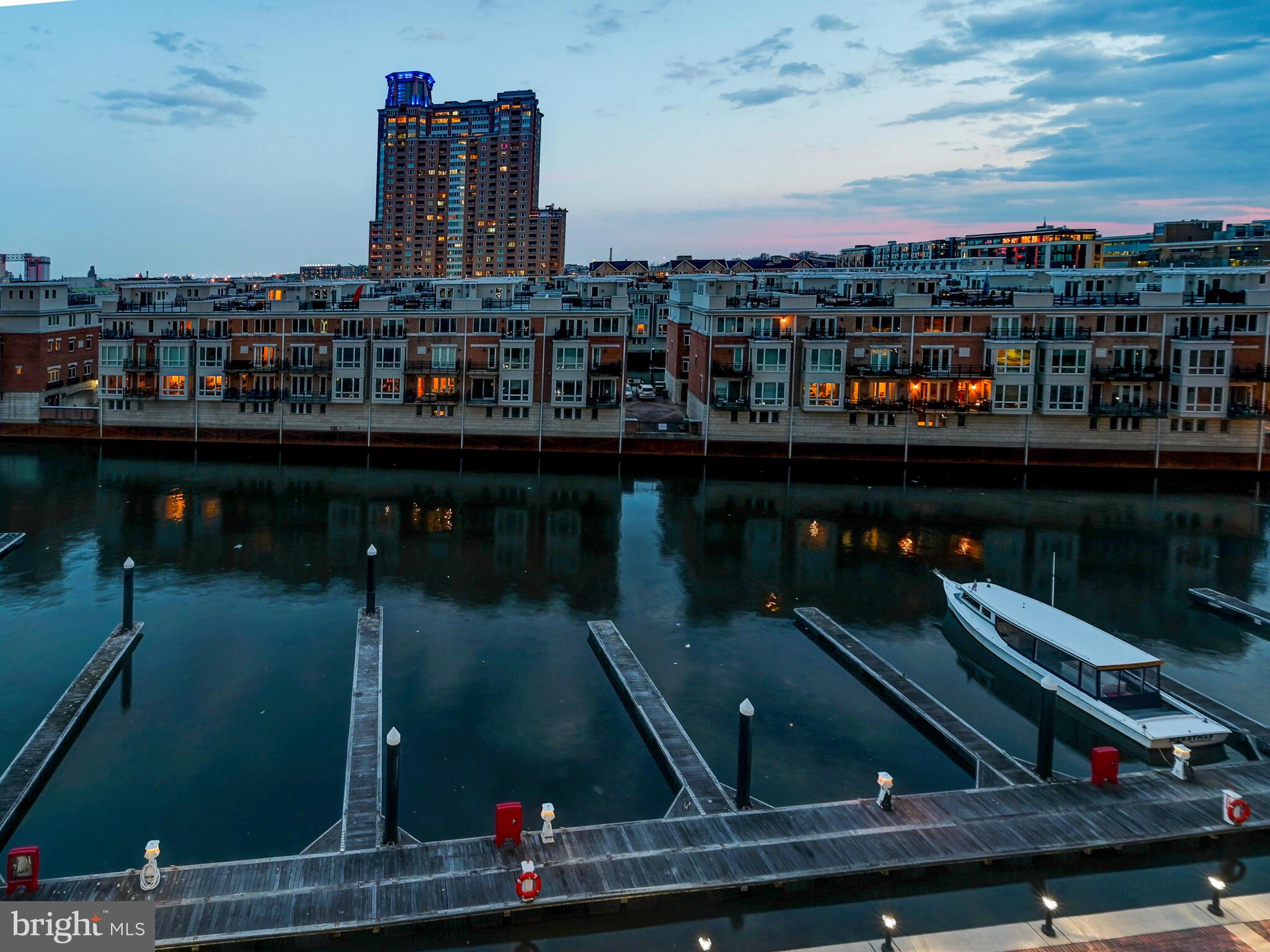 THE RITZ-CARLTON RESIDENCES - Residential