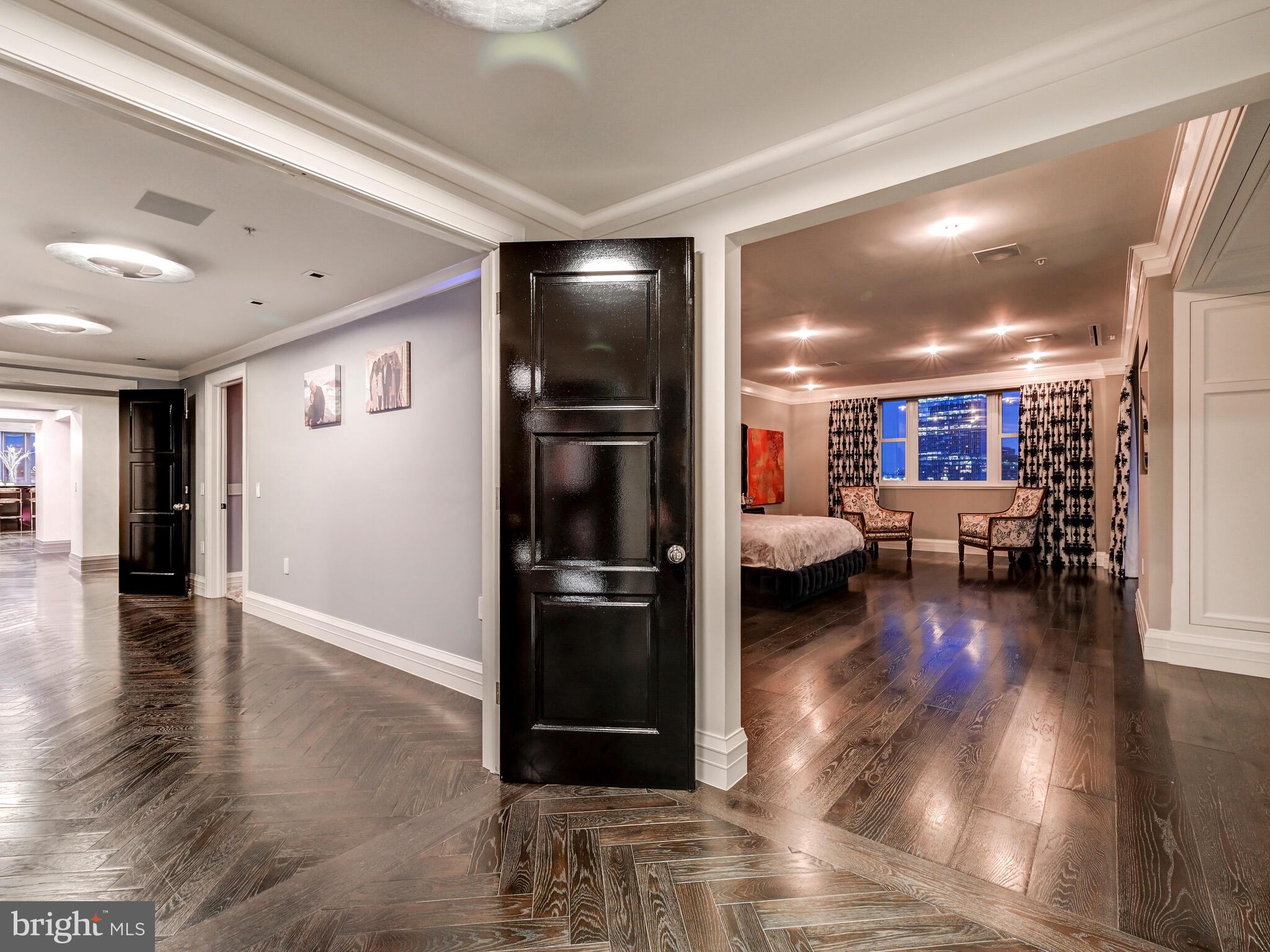 THE RITZ-CARLTON RESIDENCES - Residential