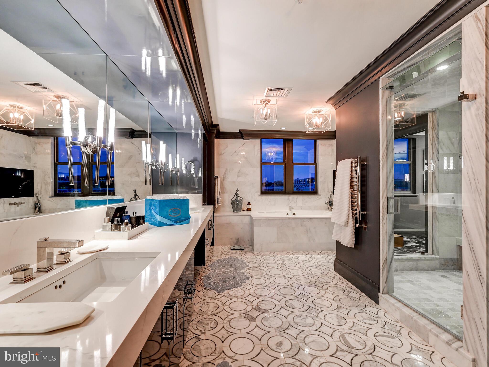 THE RITZ-CARLTON RESIDENCES - Residential