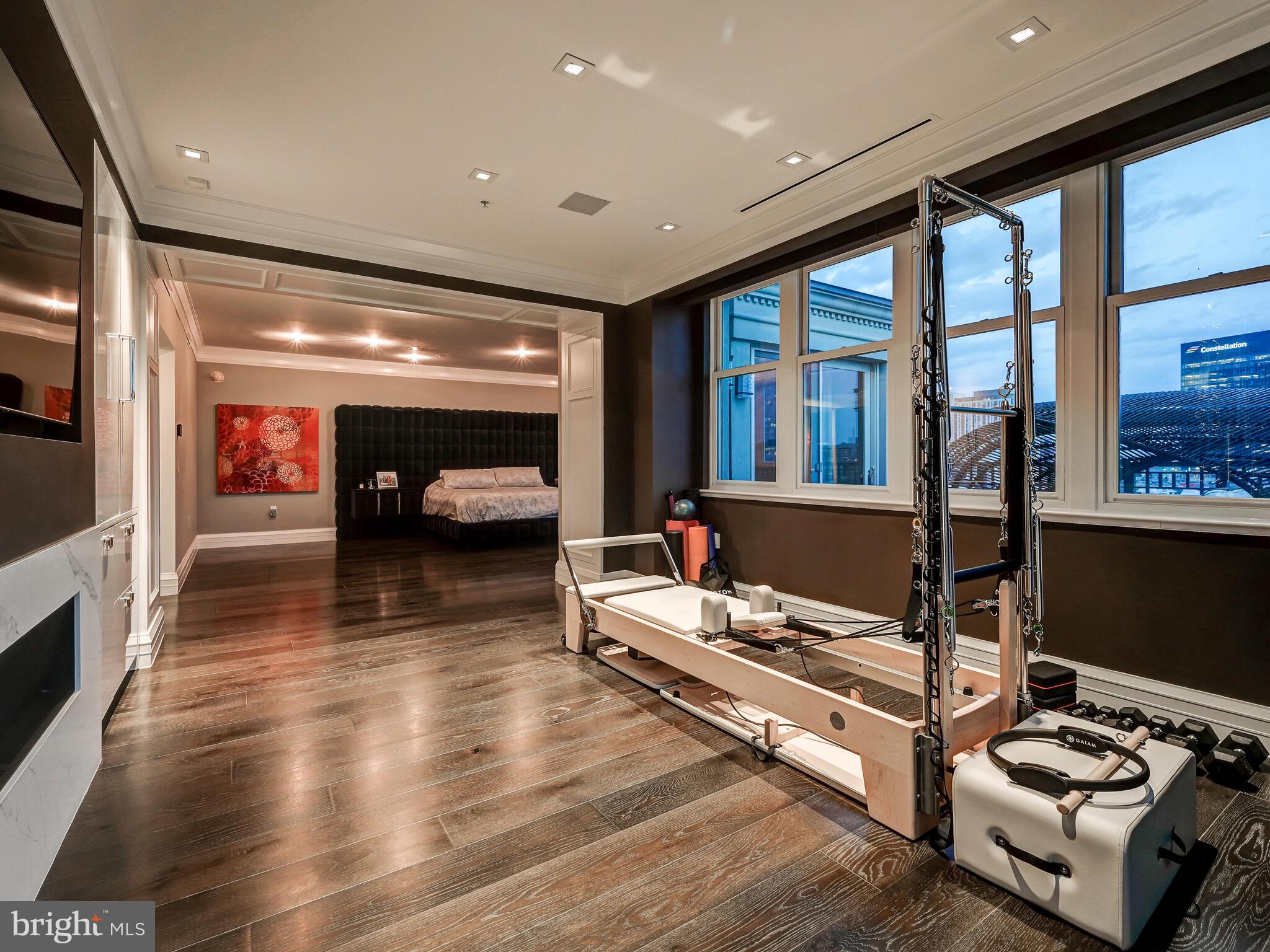 THE RITZ-CARLTON RESIDENCES - Residential