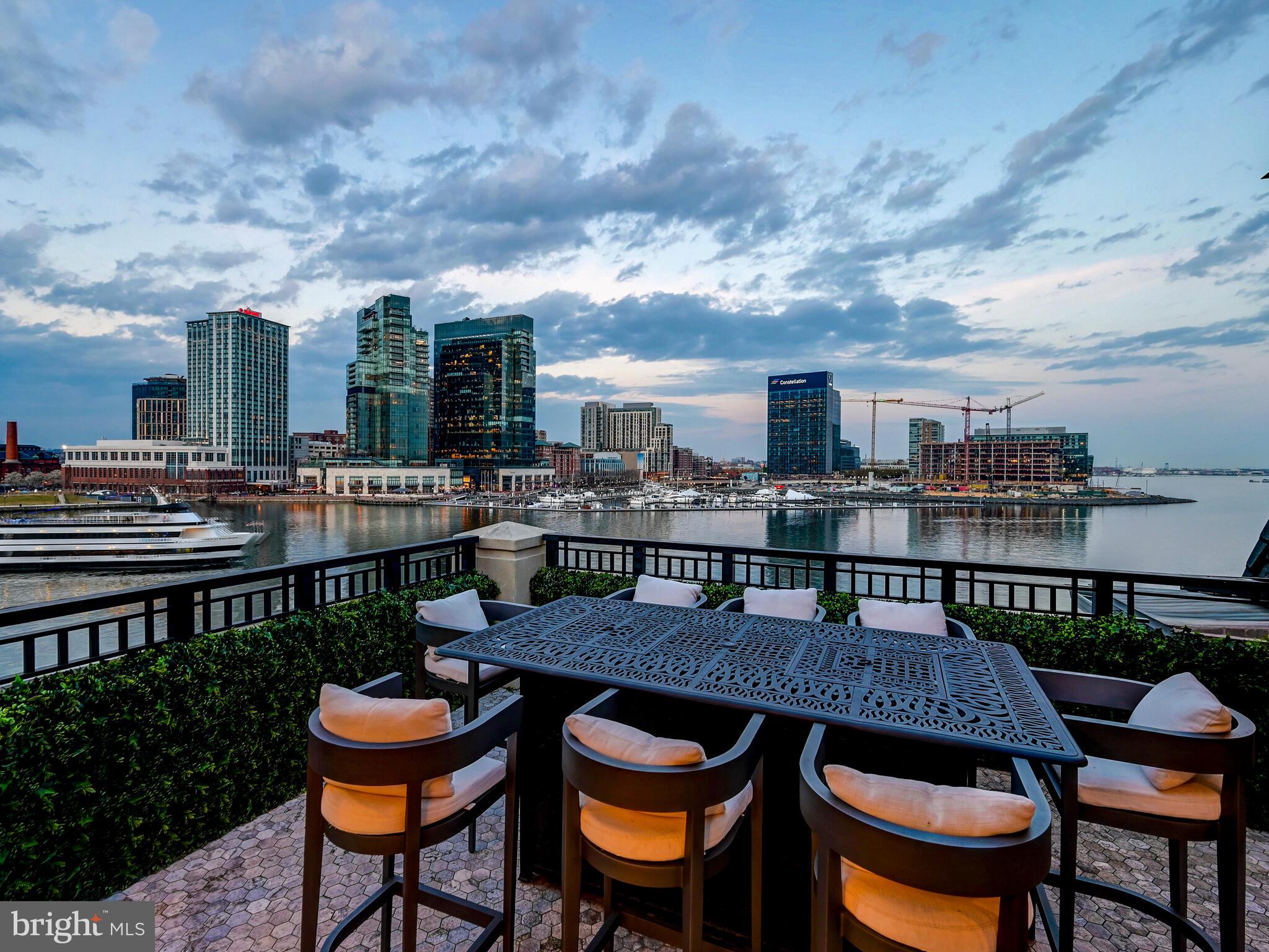 THE RITZ-CARLTON RESIDENCES - Residential