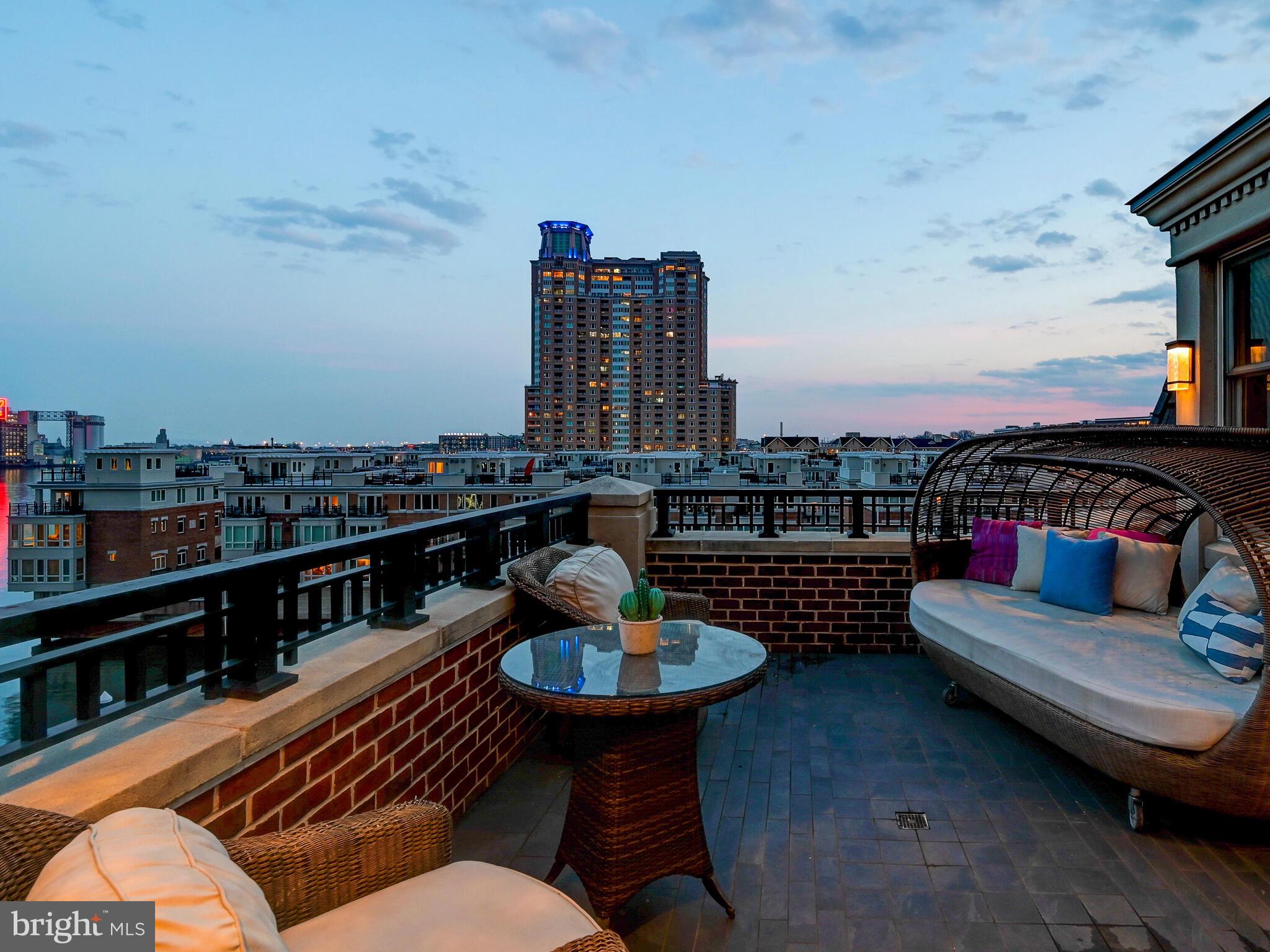 THE RITZ-CARLTON RESIDENCES - Residential