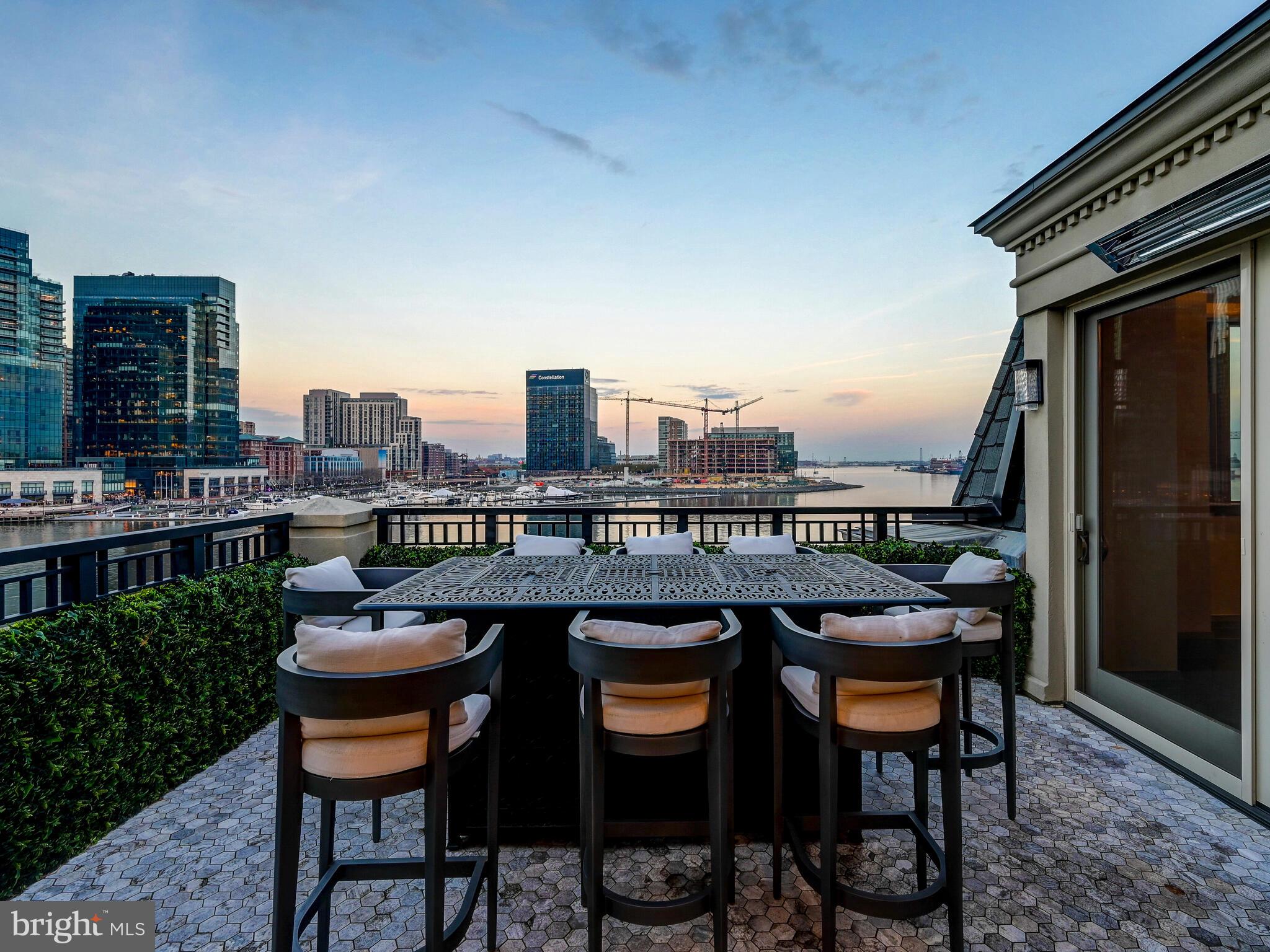 THE RITZ-CARLTON RESIDENCES - Residential
