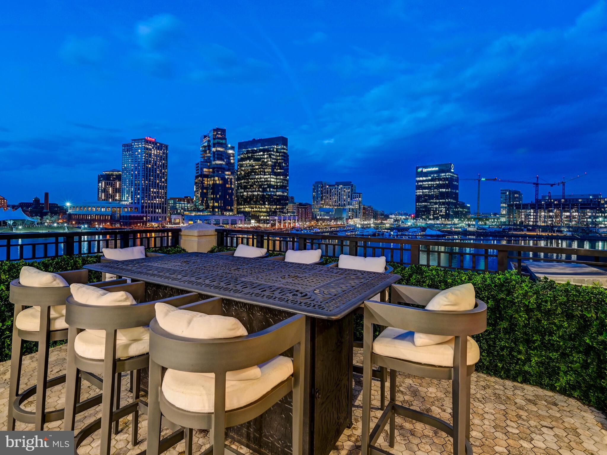 THE RITZ-CARLTON RESIDENCES - Residential