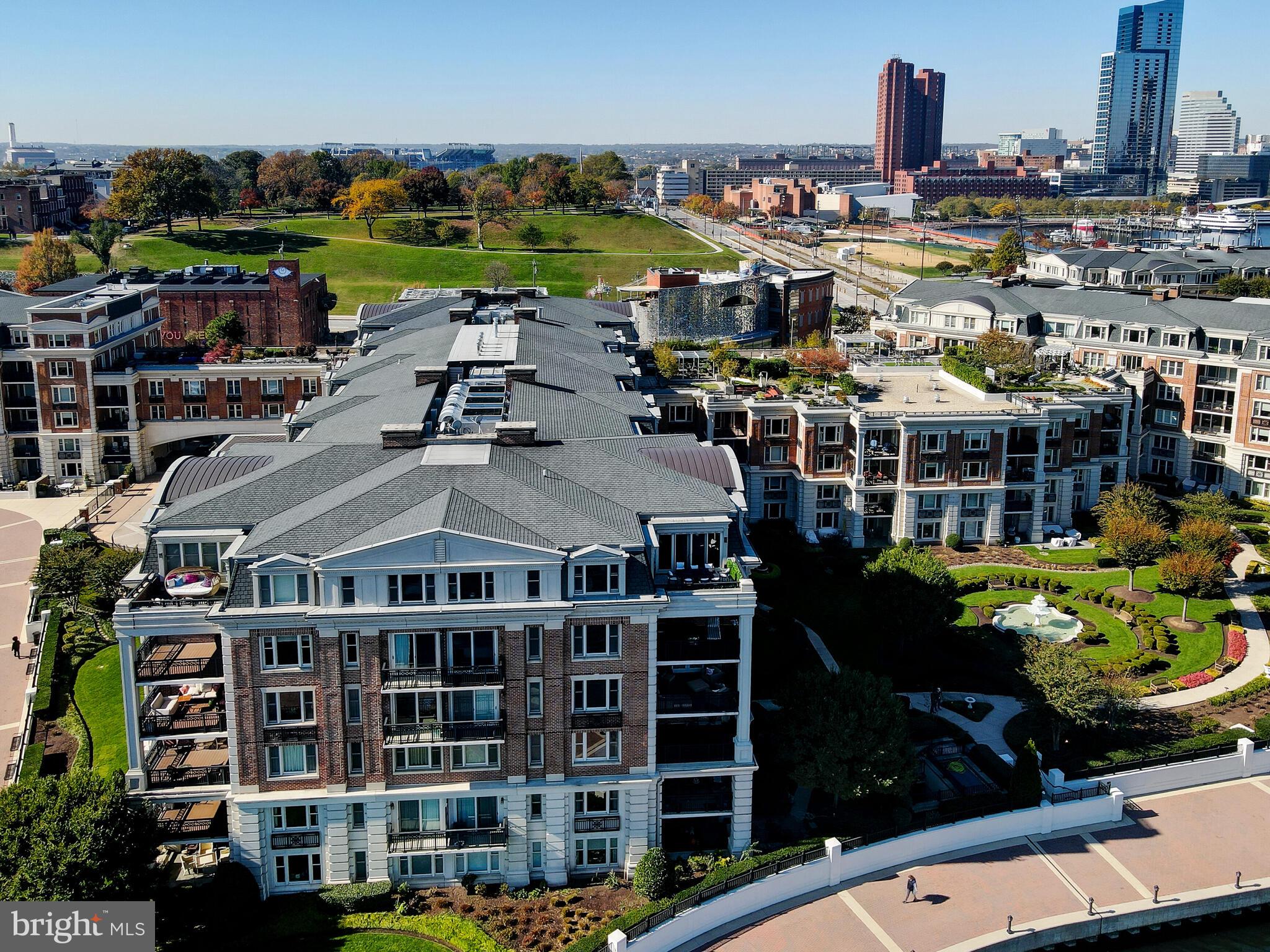 THE RITZ-CARLTON RESIDENCES - Residential