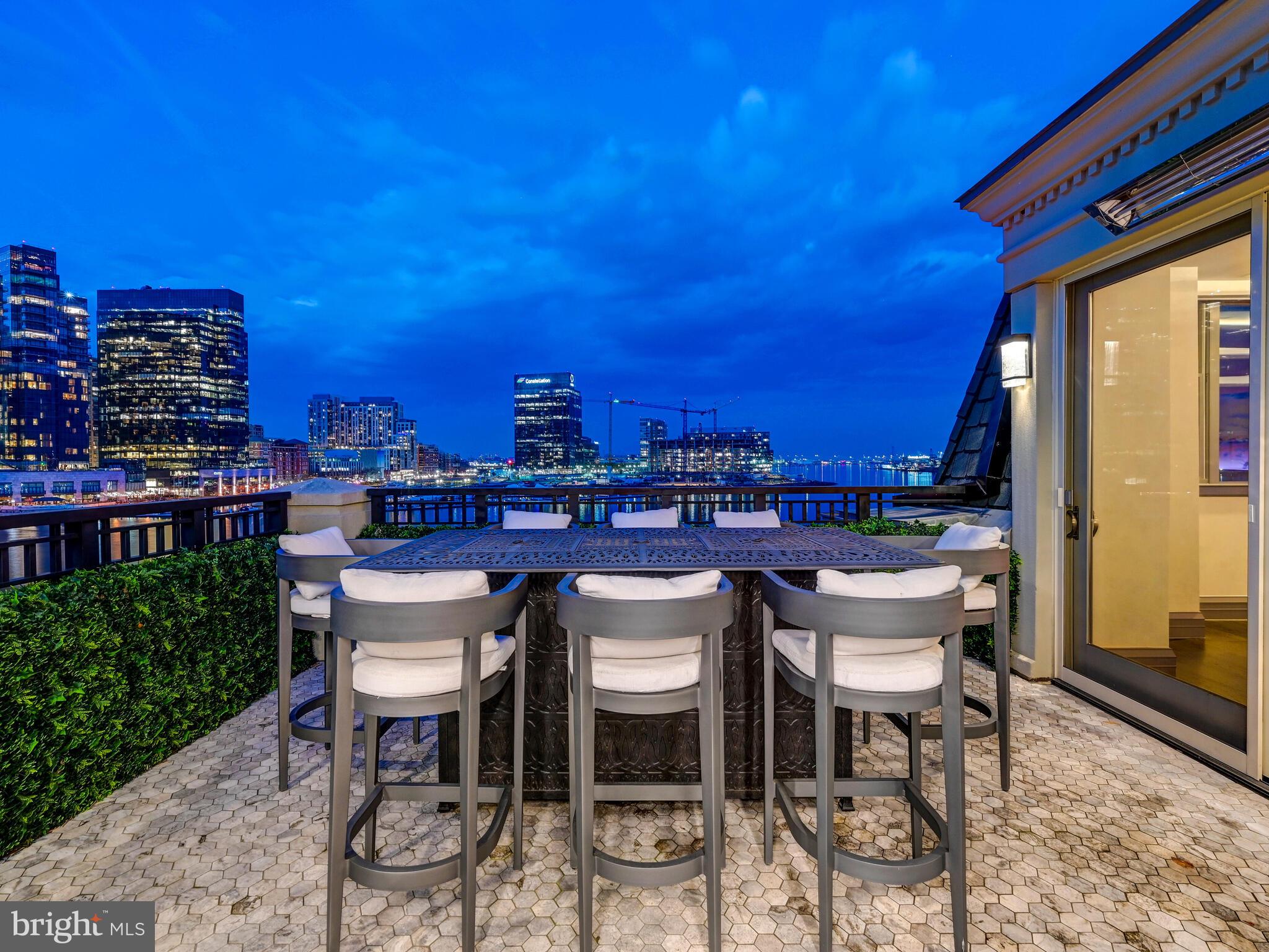 THE RITZ-CARLTON RESIDENCES - Residential
