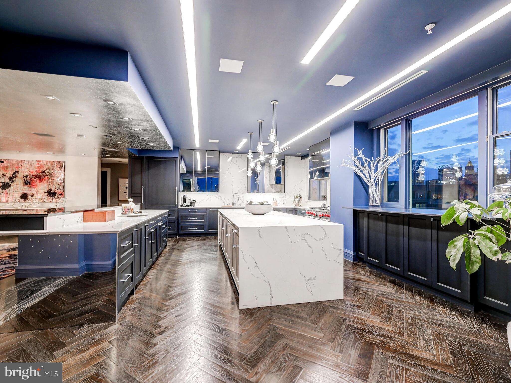 THE RITZ-CARLTON RESIDENCES - Residential