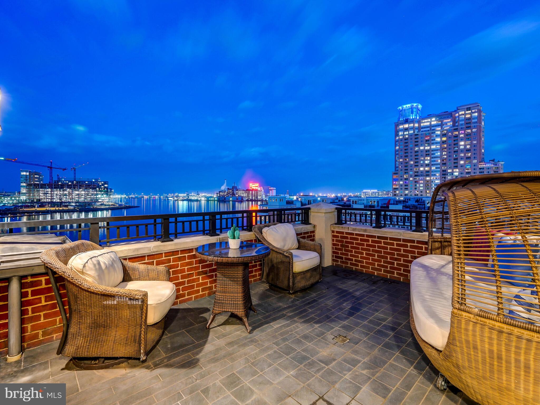 THE RITZ-CARLTON RESIDENCES - Residential