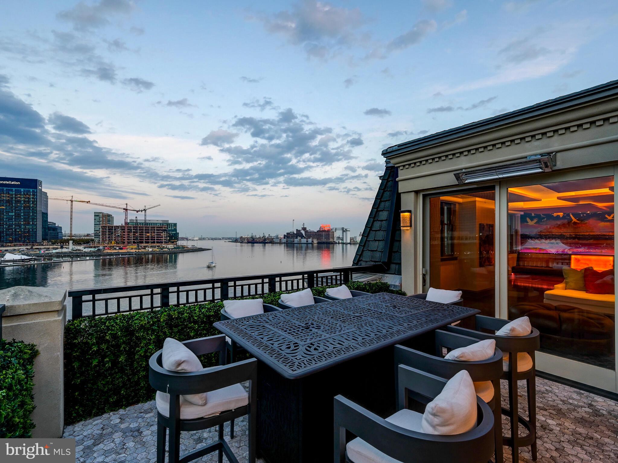 THE RITZ-CARLTON RESIDENCES - Residential