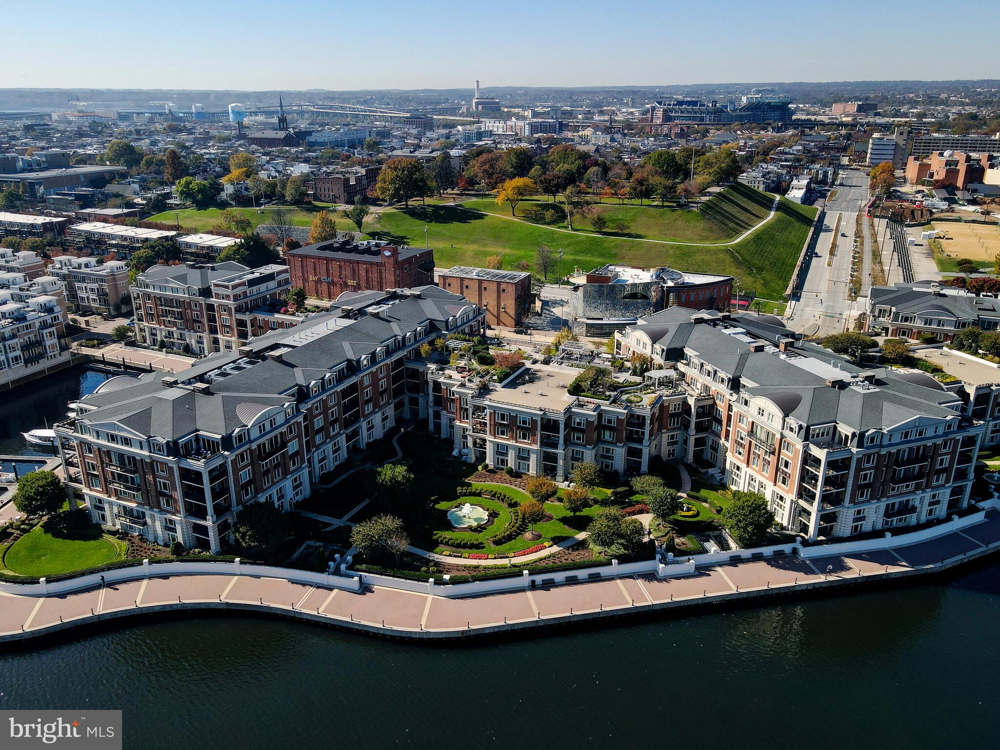 THE RITZ-CARLTON RESIDENCES - Residential