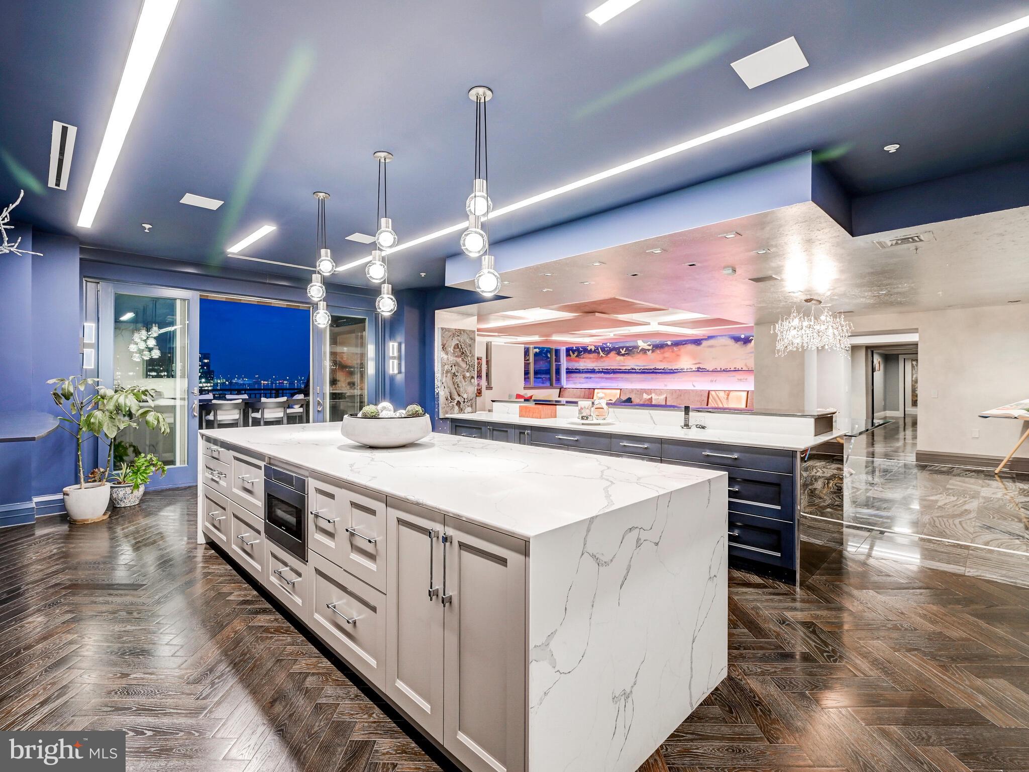 THE RITZ-CARLTON RESIDENCES - Residential