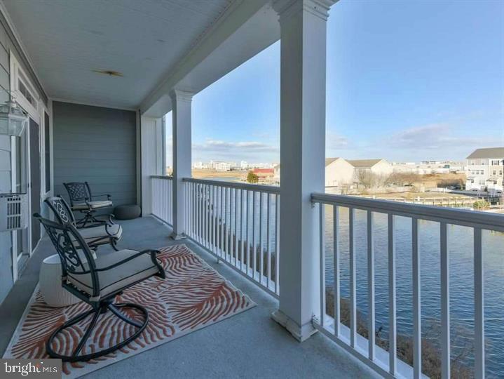 SUNSET ISLAND - Residential